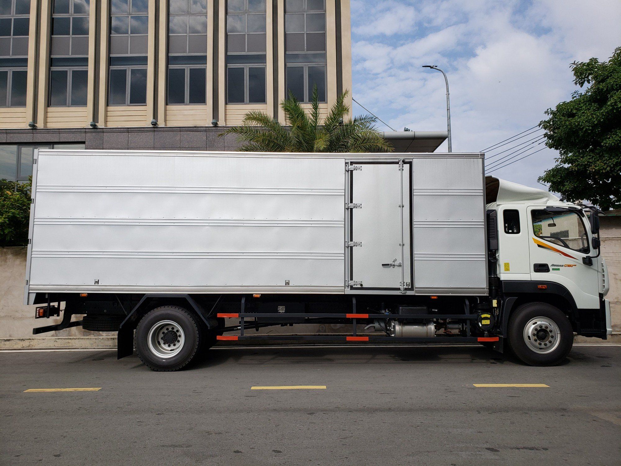 Thaco Auman C160.E4 - Thùng Kín 7m4 - 9.1 Tấn