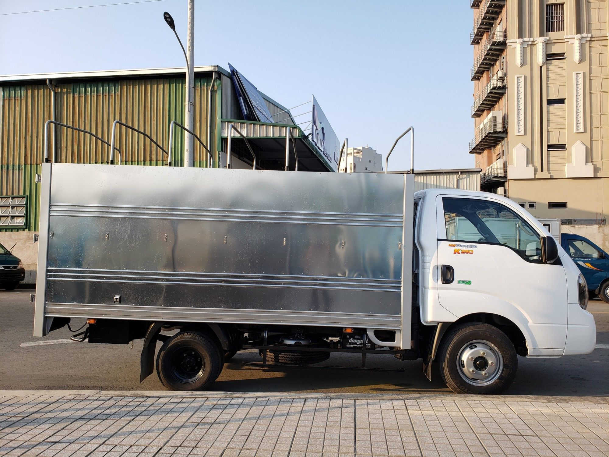 Kia K250 - Thùng Mui Bạt Mới - 1.490kg - 2.490kg