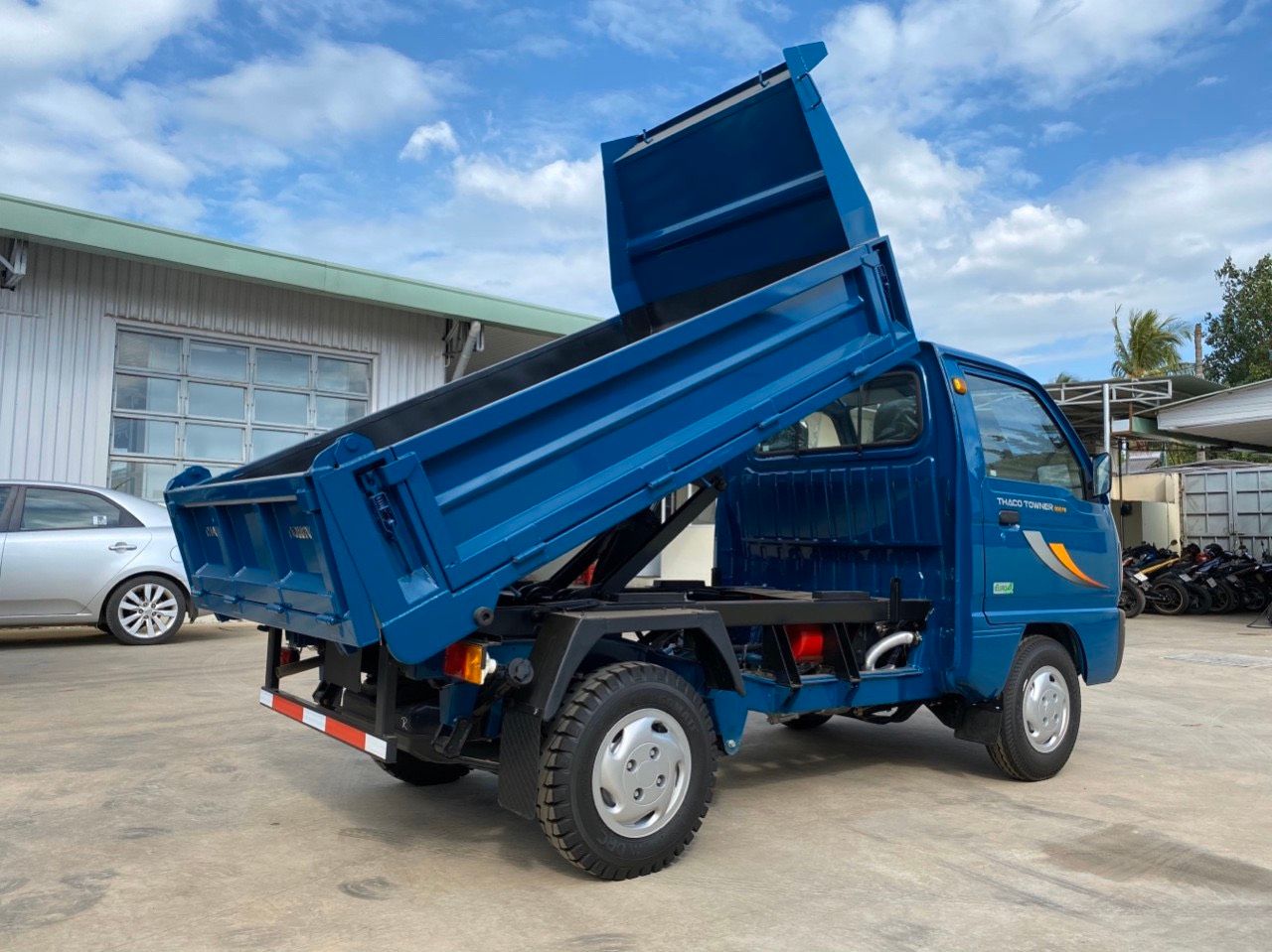 Thaco Towner 800TB - Thùng Ben 750kg (0.89 Khối)