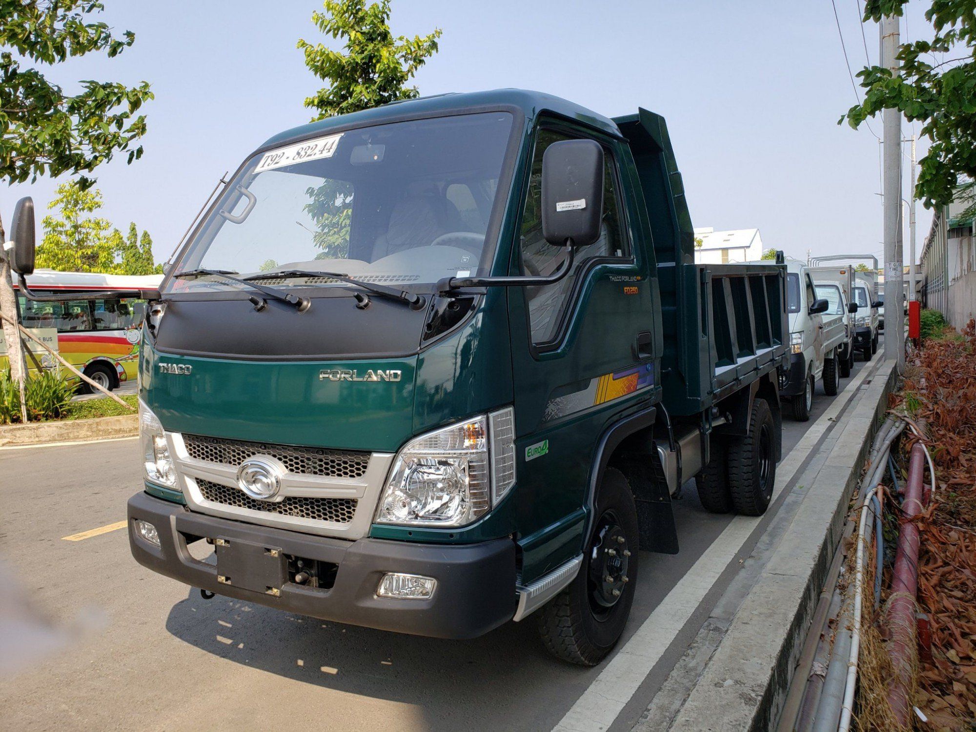 Thaco Forland FD250 - Xanh Rêu - 2,49 Tấn