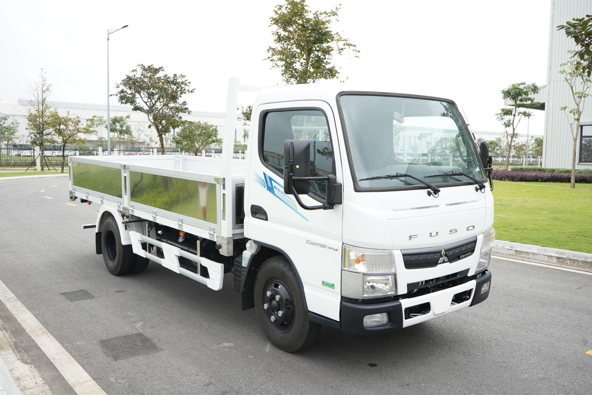 Xe tải Fuso Canter TF4.9 - Thùng lửng - Tải 1,9 tấn / 2,3 tấn