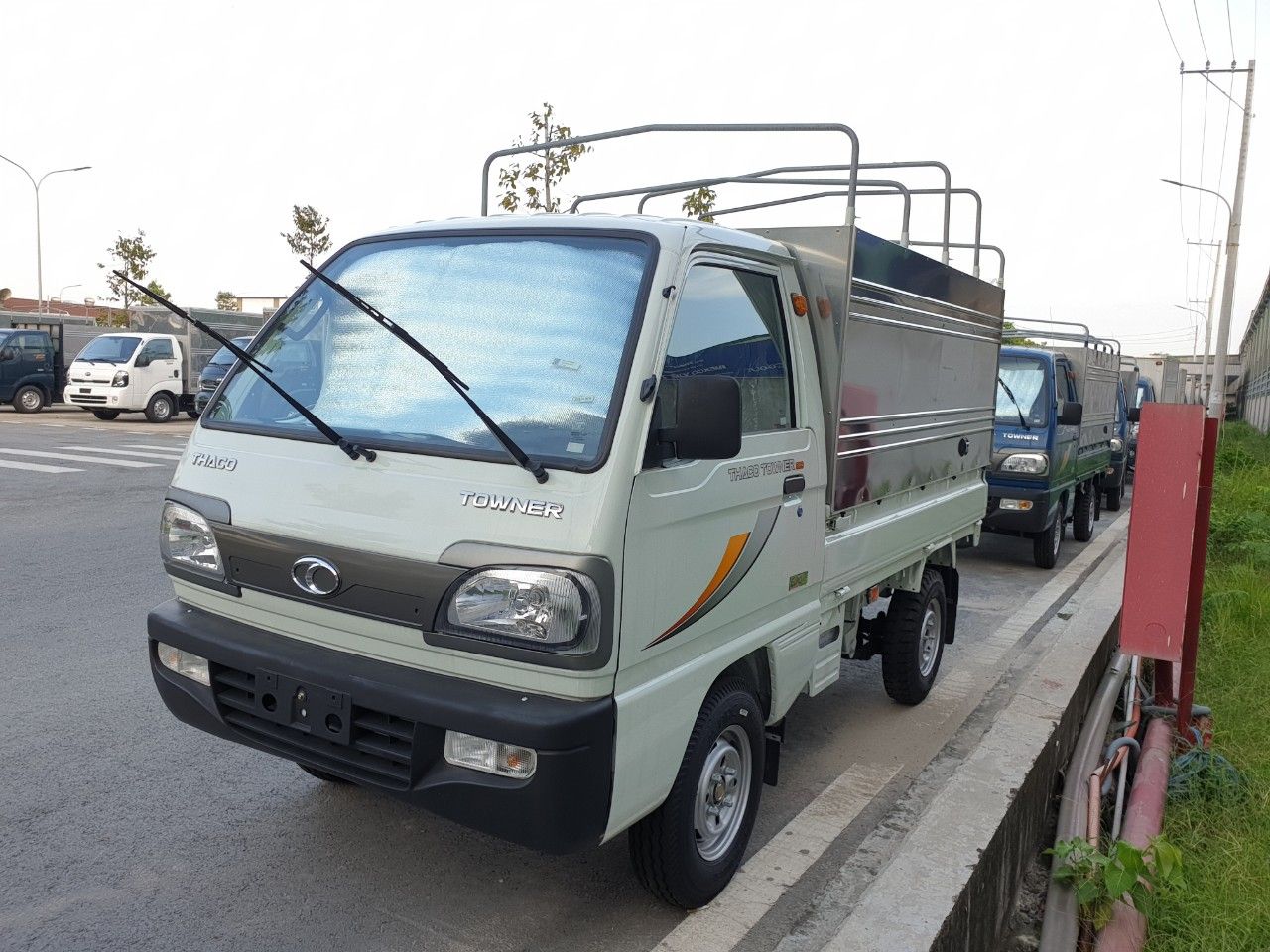 THACO TOWNER 800 - THÙNG MUI BẠT - TẢI TRỌNG 900 KG