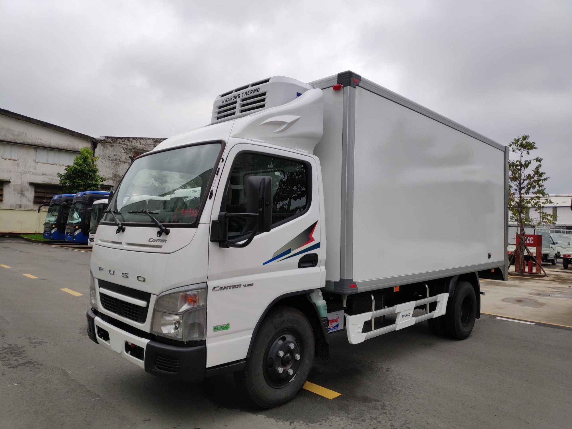 Xe tải đông lạnh - Mitsubishi Fuso Canter 4.99 - 1.8 Tấn