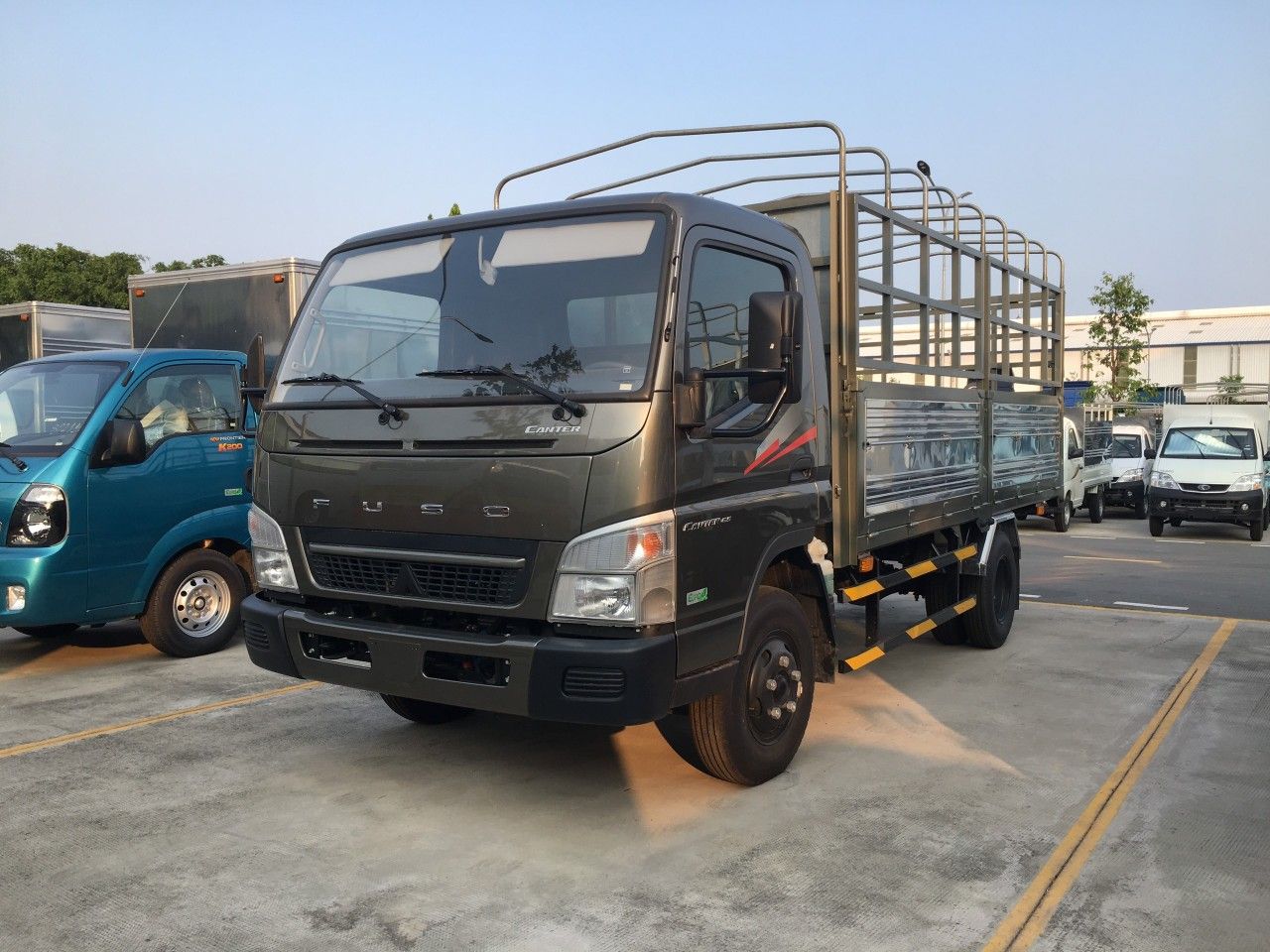 XE TẢI 3.5 TẤN MITSUBISHI FUSO CANTER 6.5 - THÙNG MUI BẠT