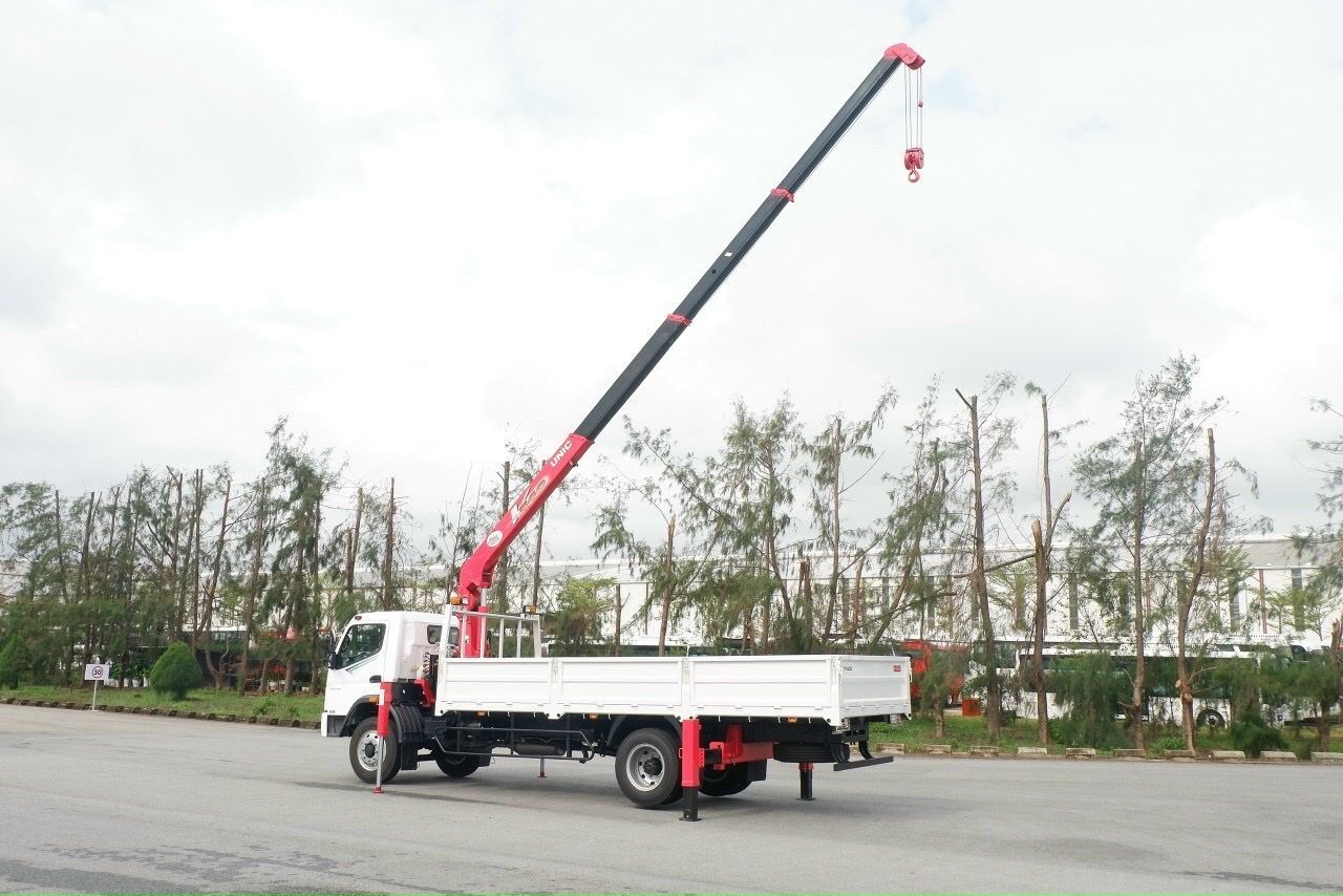Xe tải Fuso FI 170L gắn cẩu 3 tấn Unic URV344K
