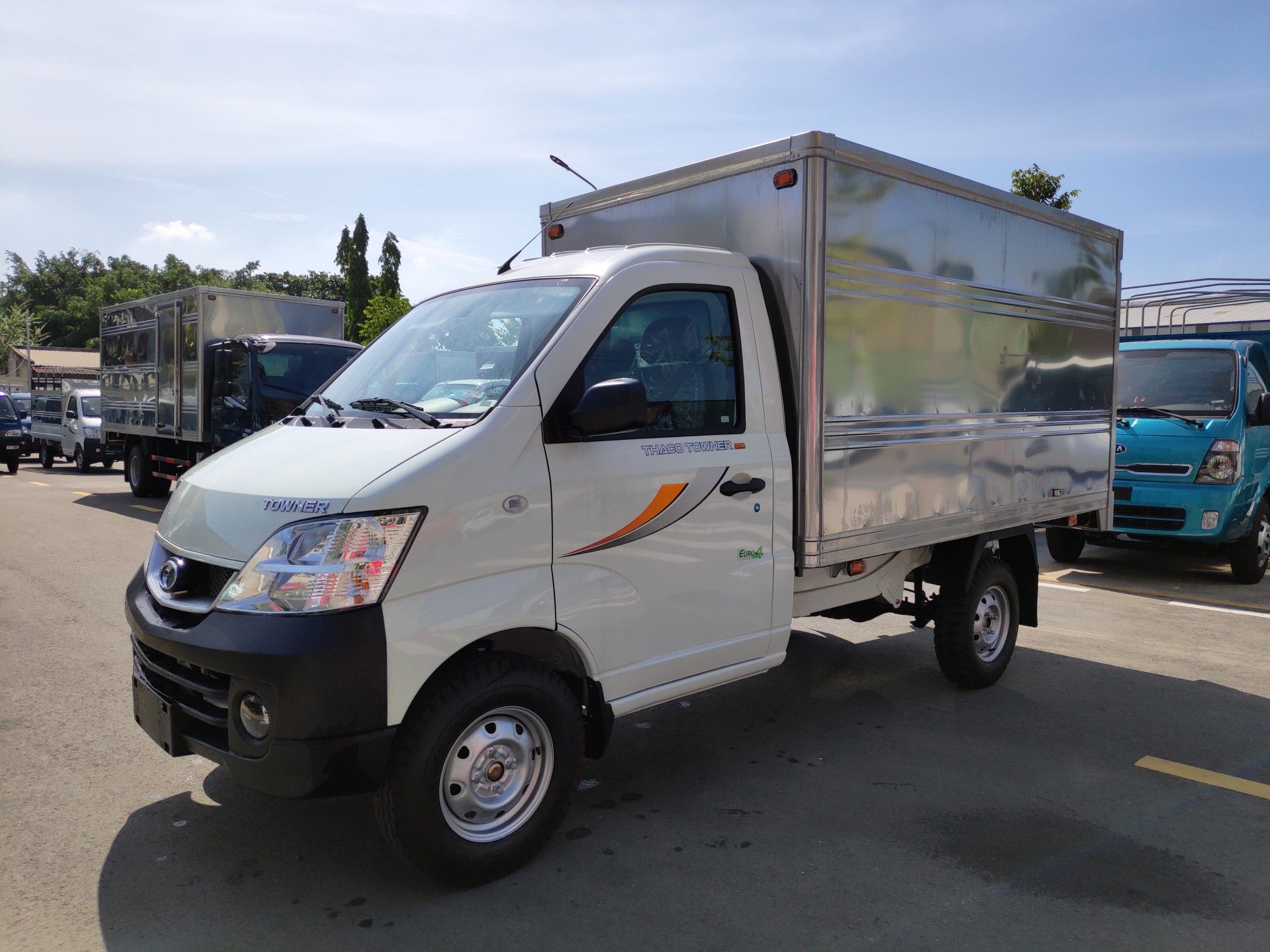 XE TẢI THACO TOWNER 990 - THÙNG KÍN - TẢI TRỌNG 990 KG