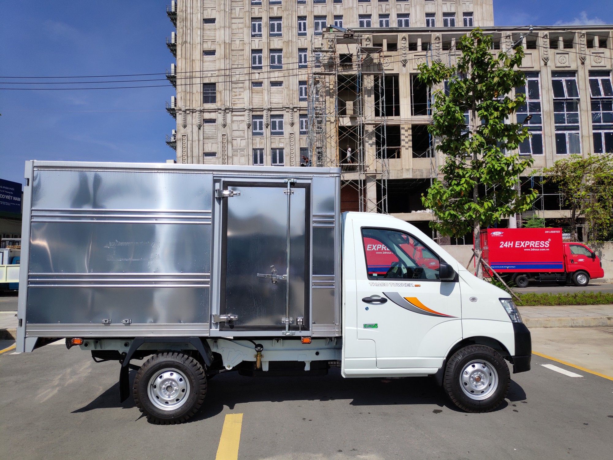 XE TẢI THACO TOWNER 990 - THÙNG KÍN - TẢI TRỌNG 990 KG