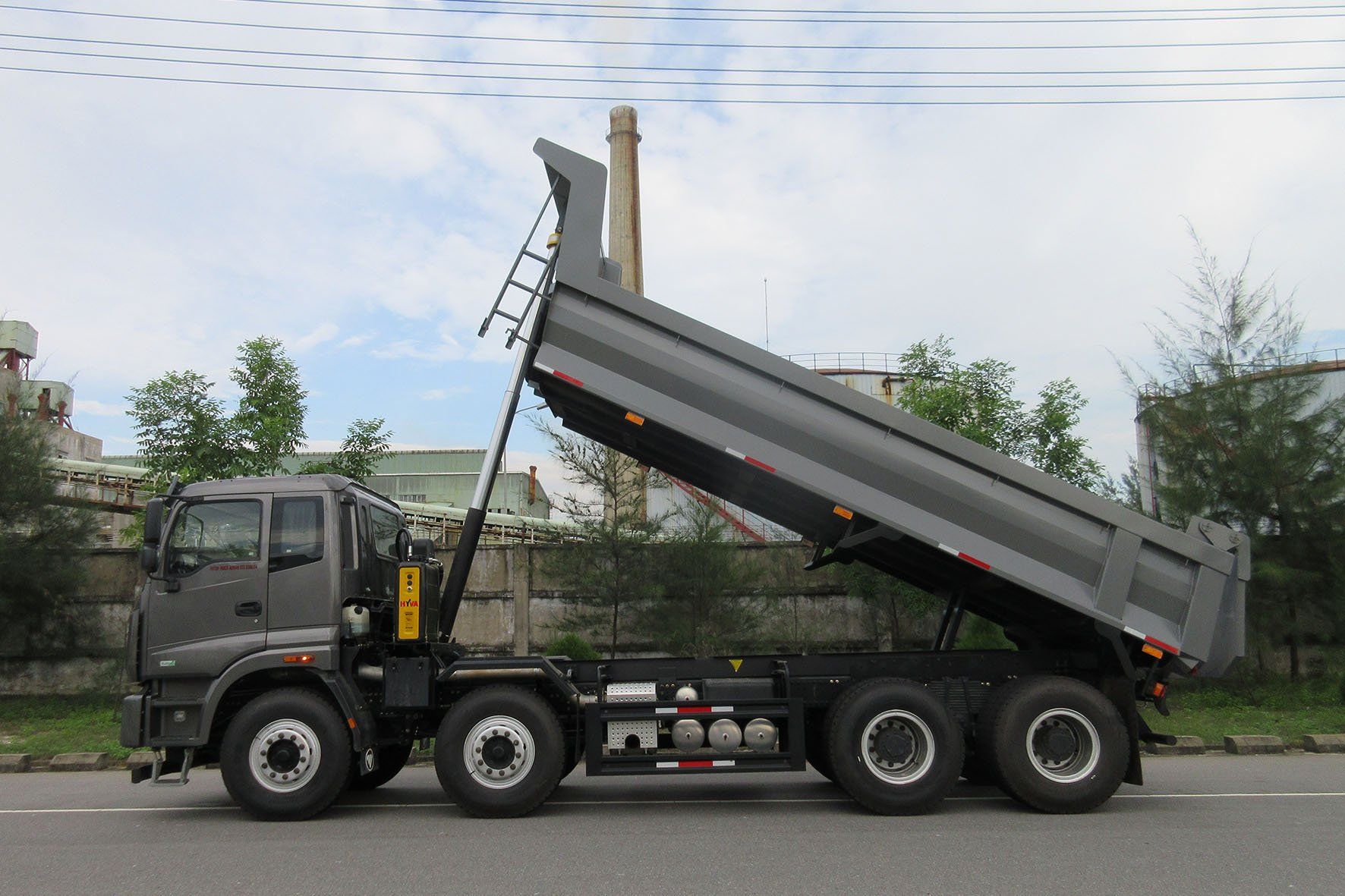 XE BEN 4 CHÂN AUMAN D300 17.3 TẤN 15 KHỐI