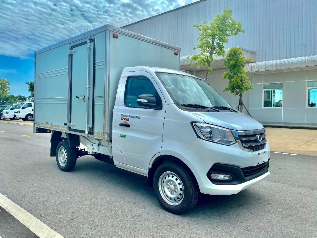 XE TẢI THACO FRONTIER TF230 THÙNG KÍN 920KG