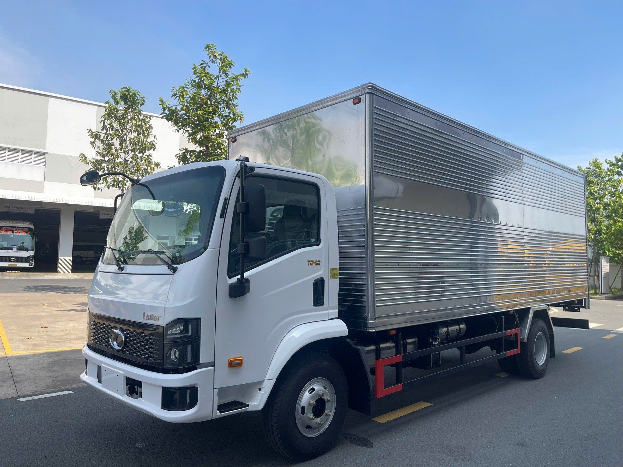 XE TẢI 7 TẤN THACO LINKER T2-12-THÙNG KÍN 6,3M