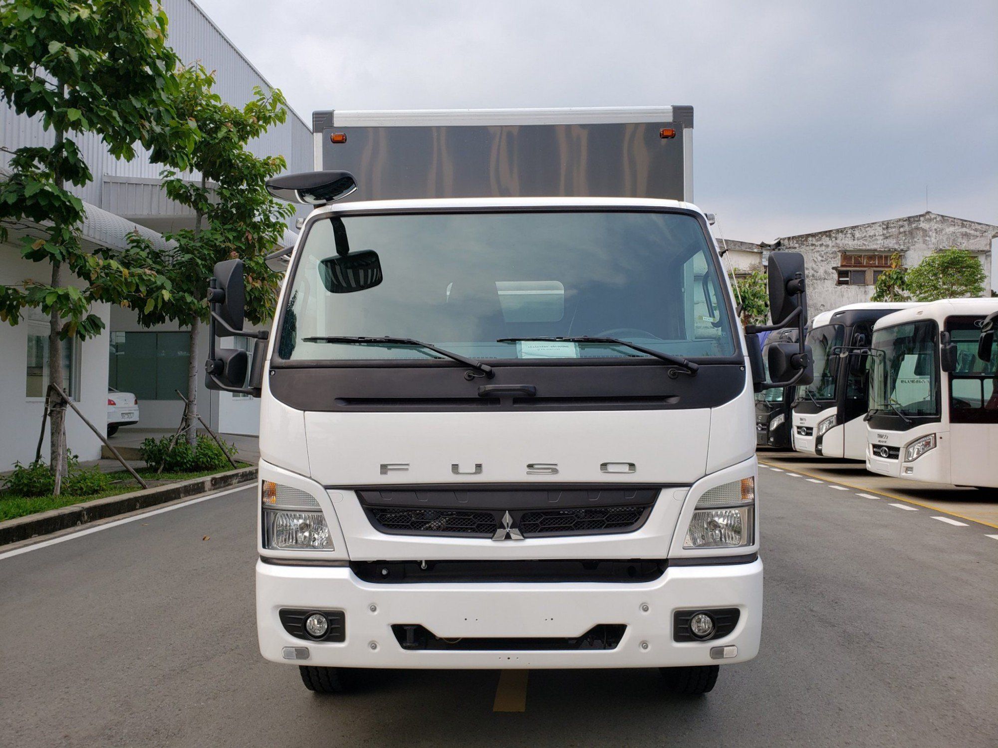 Fuso FA 140 - Thùng Kín 5.25m - 6.35 Tấn