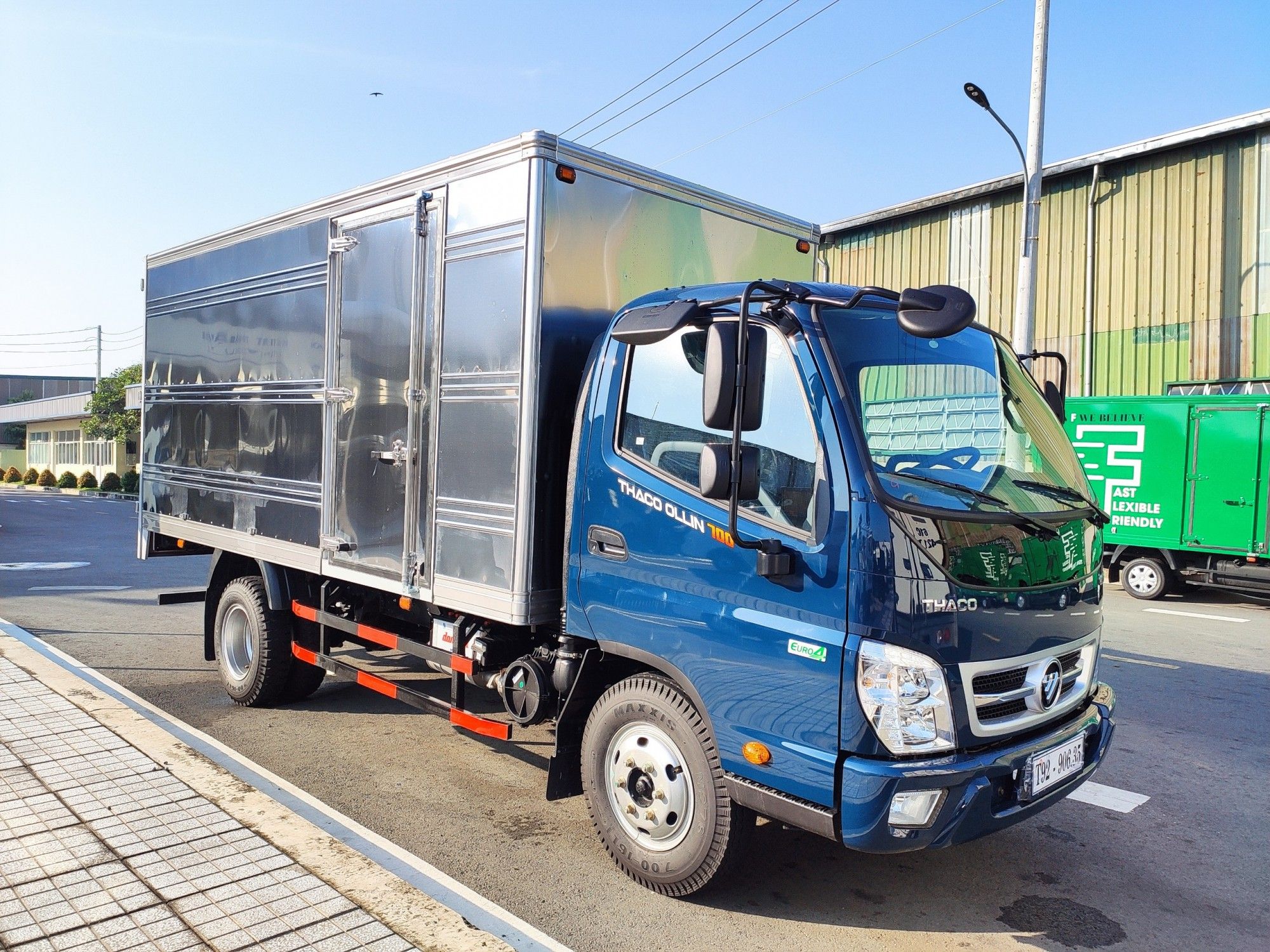 Thaco Ollin 490 - Thùng Kín - 2.1 Tấn