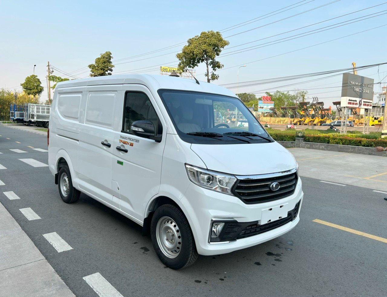 XE TẢI VAN THACO 2 CHỖ | TF420 V 2S | 945 KG | THÙNG 2,3M