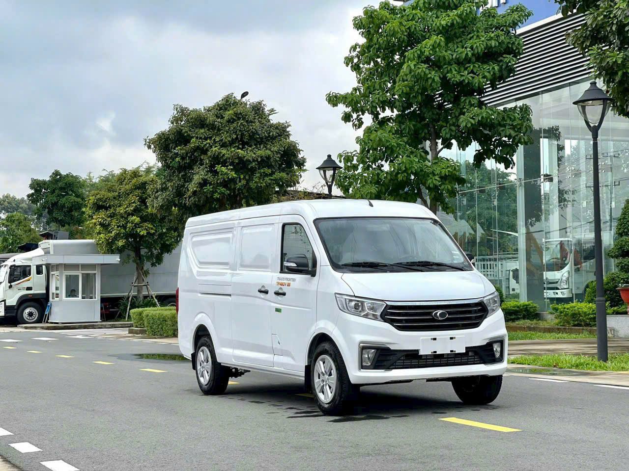 XE TẢI VAN THACO THÙNG 2,6 MÉT TF450V MỚI NHẤT