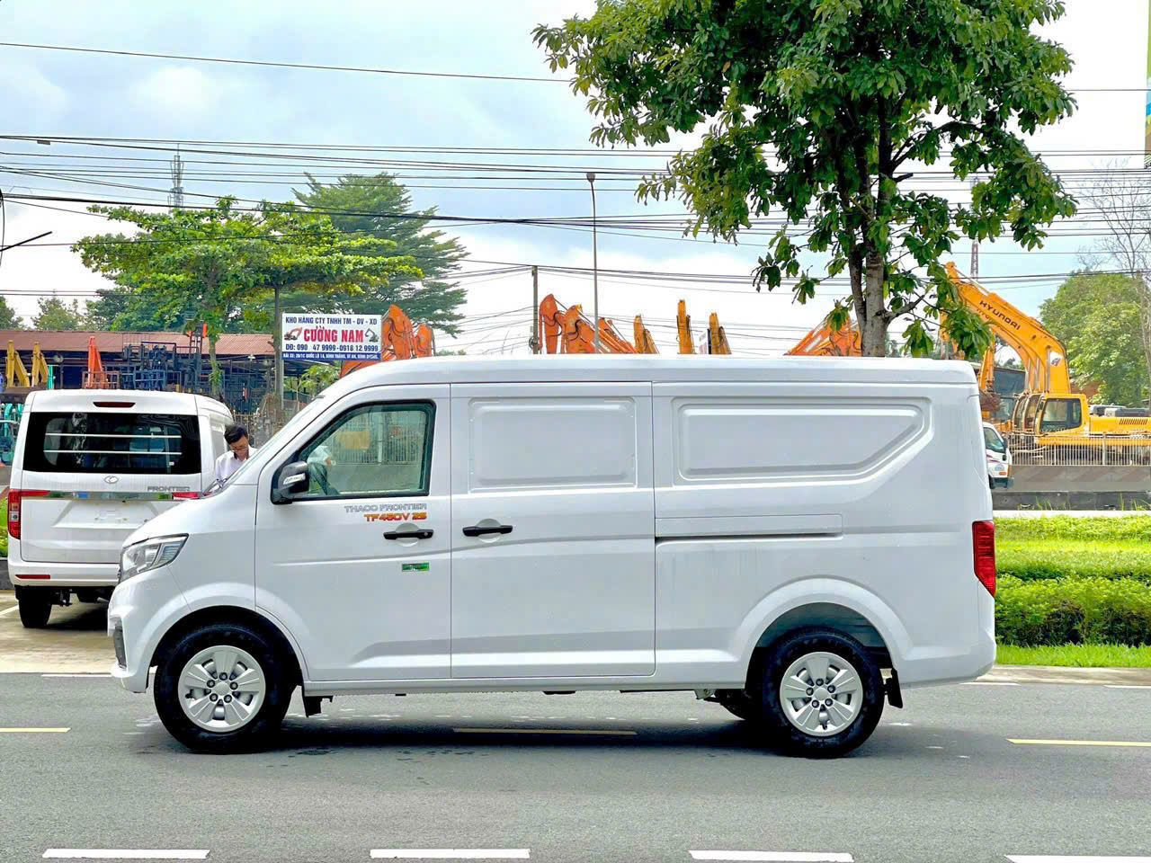 XE TẢI VAN THACO THÙNG 2,6 MÉT TF450V MỚI NHẤT