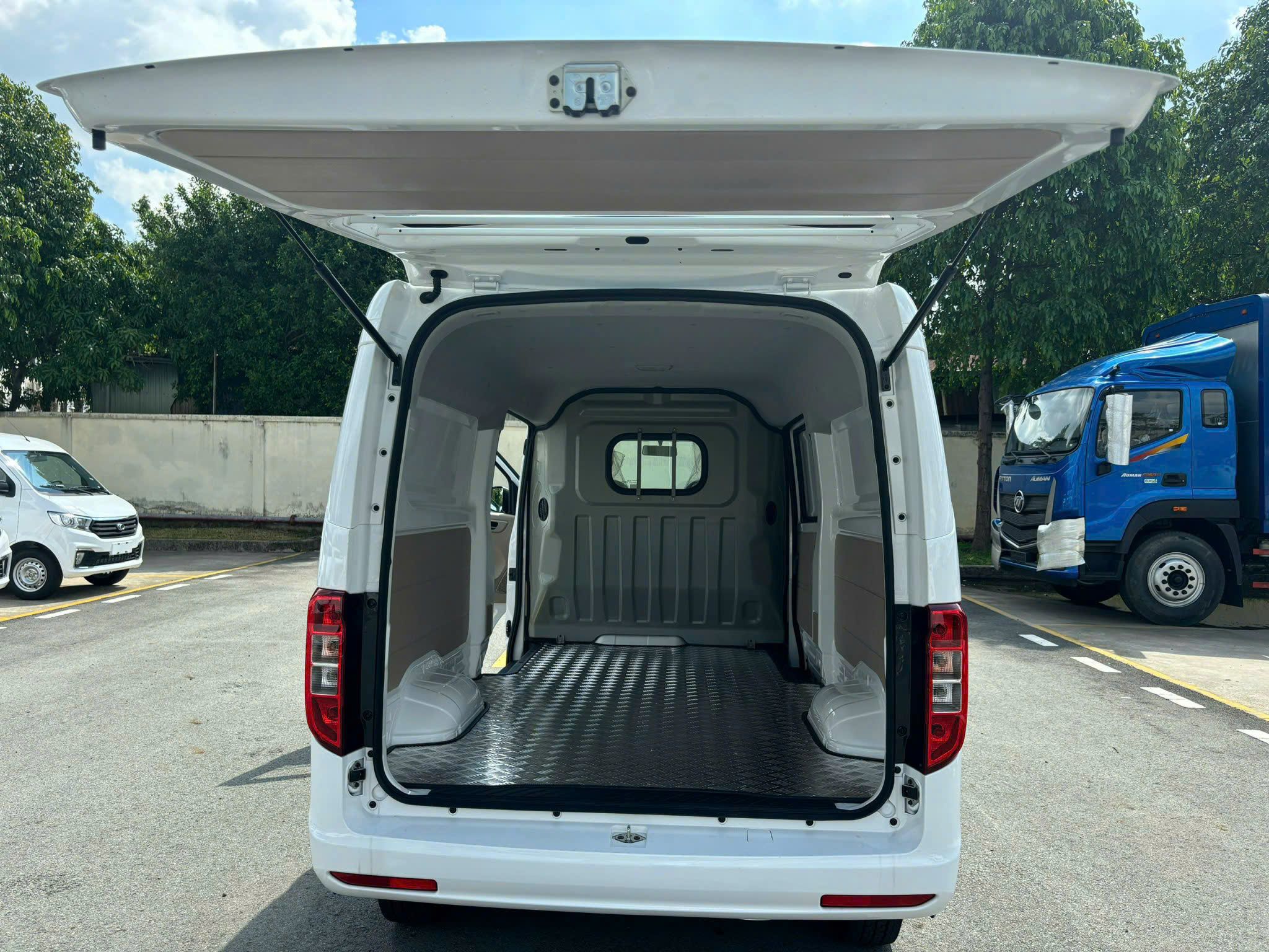 XE TẢI VAN THACO THÙNG 2,6 MÉT TF450V MỚI NHẤT