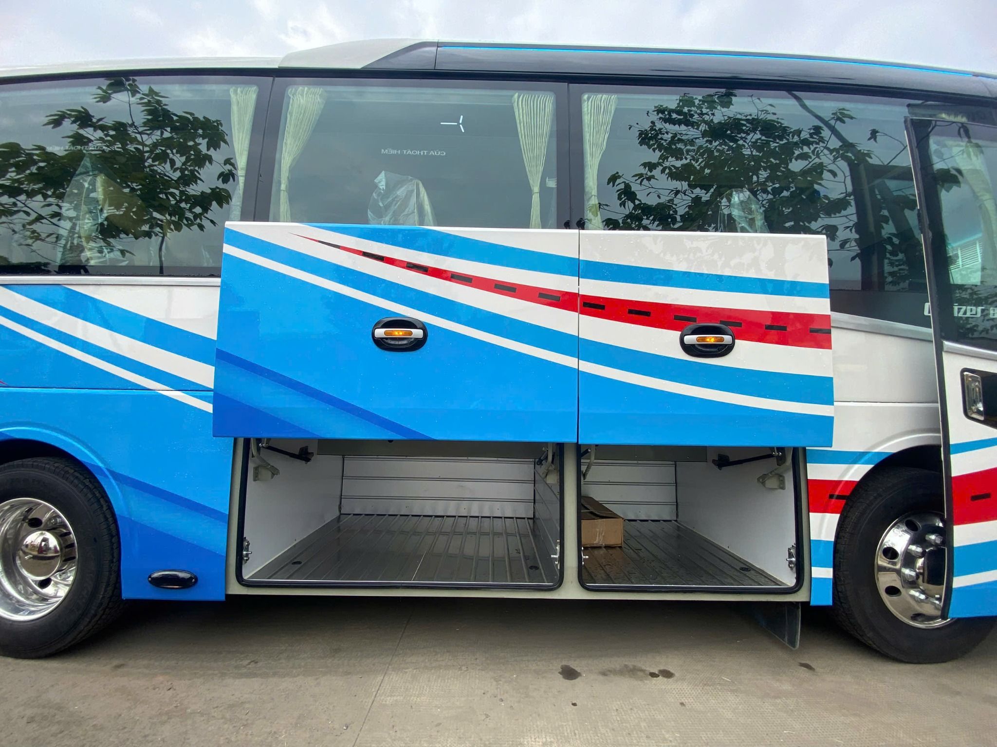 XE KHÁCH 29 CHỖ THACO CRUIZER TB81S
