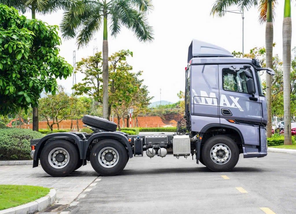 XE ĐẦU KÉO SINOTRUK 6X4 - HOWO MAX