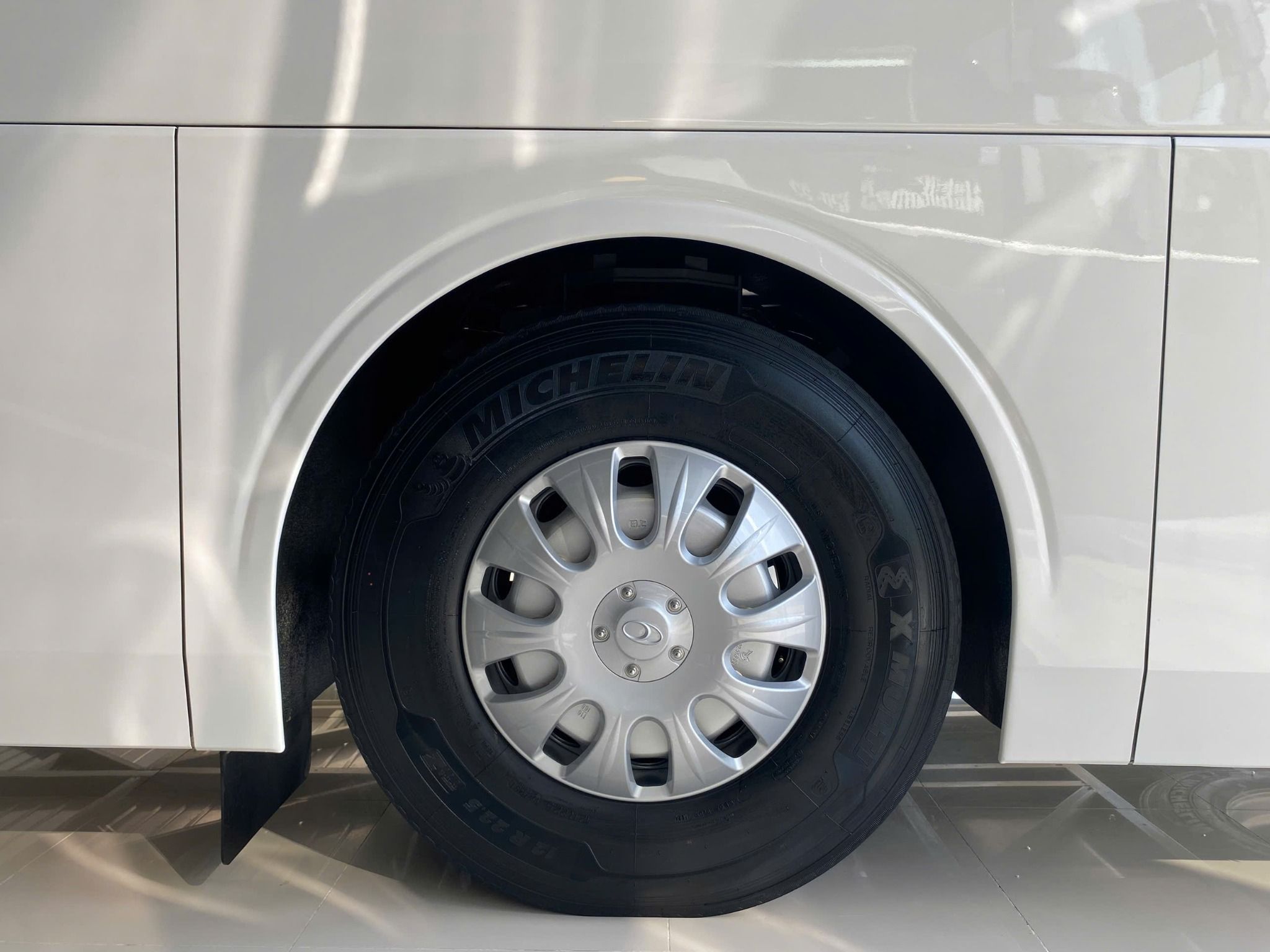 Thaco Cruiser TB120S – Xe Khách 47 Chỗ Cao Cấp, Động Cơ 430PS Chuẩn Euro 5