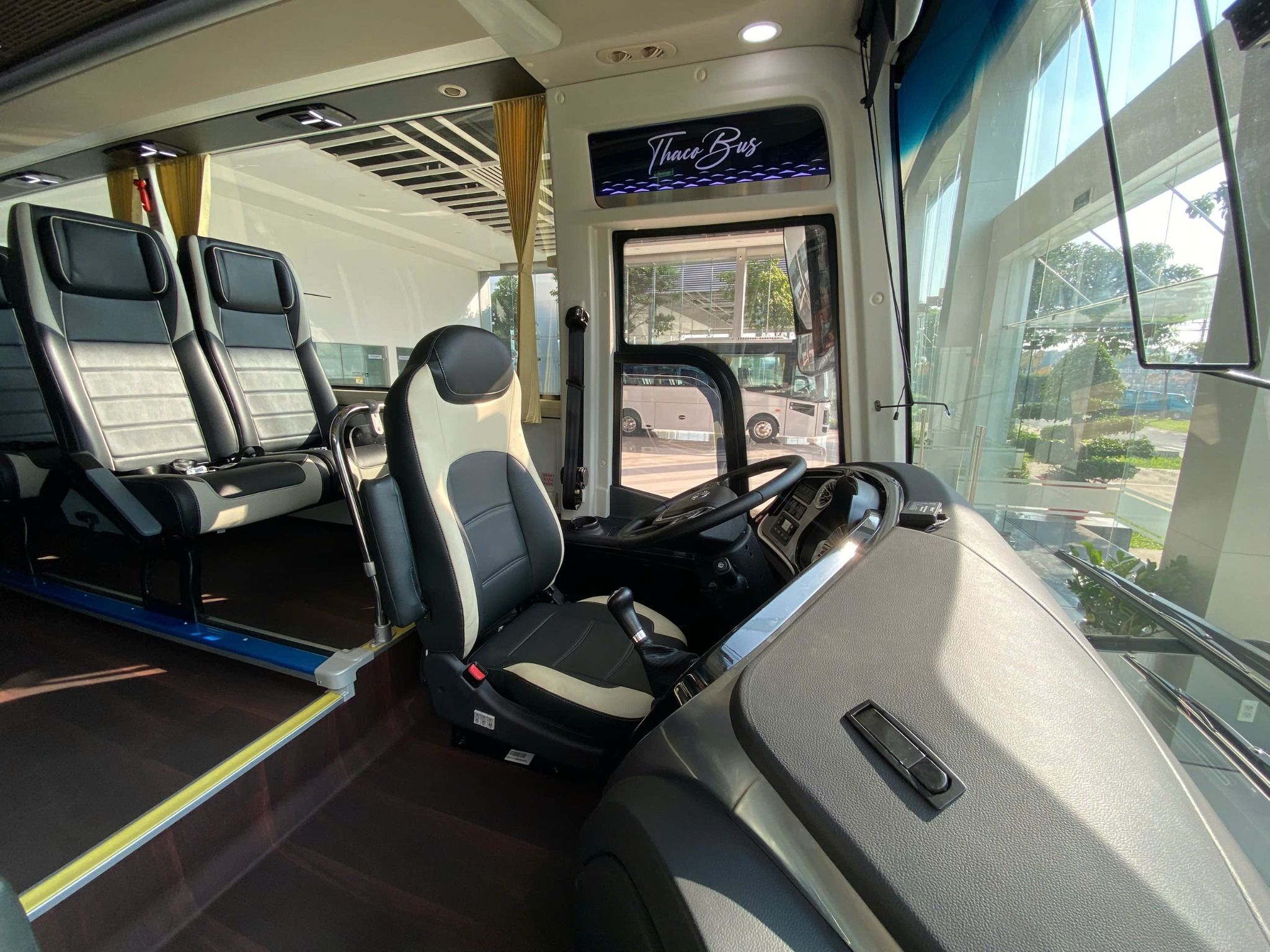Thaco Cruiser TB120S – Xe Khách 47 Chỗ Cao Cấp, Động Cơ 430PS Chuẩn Euro 5