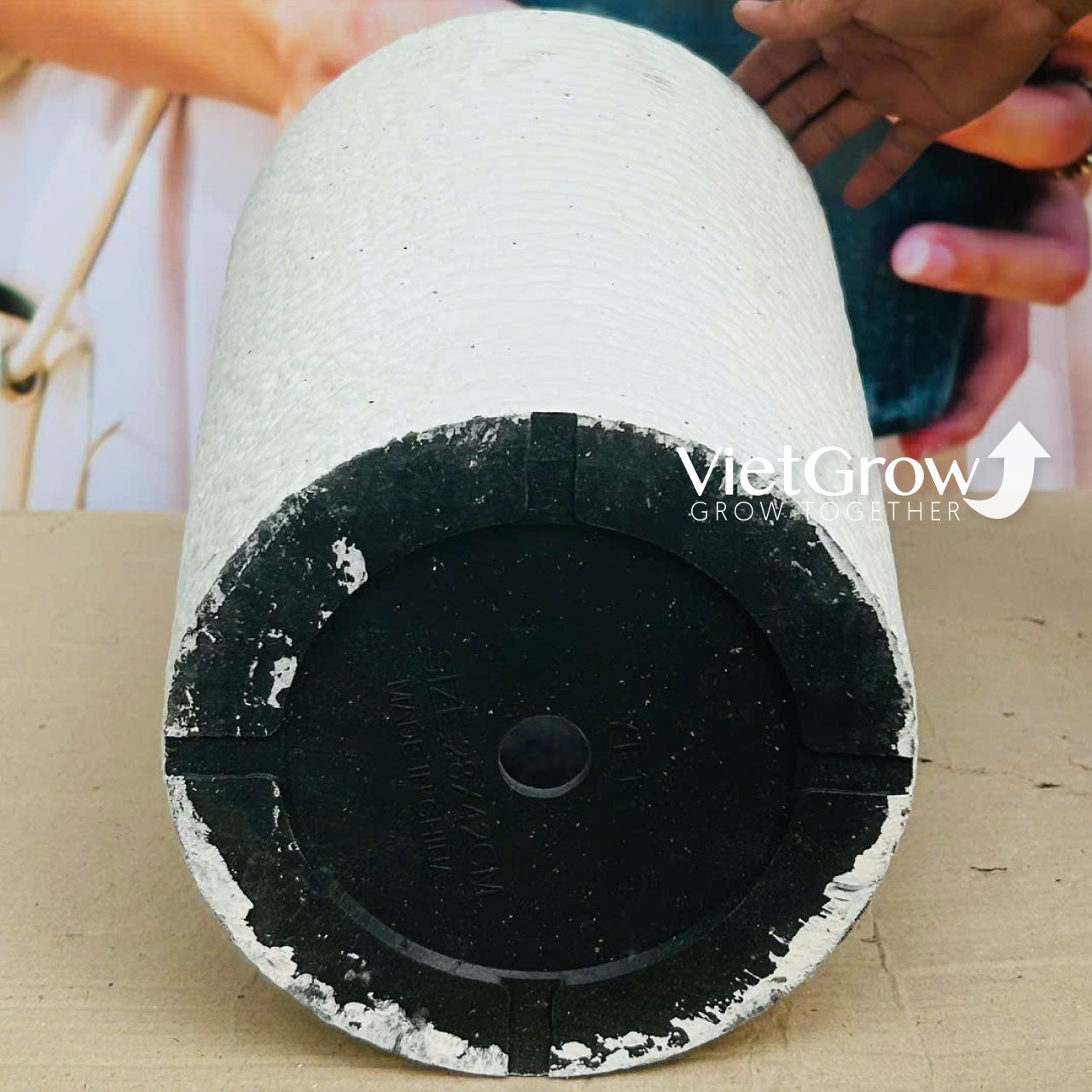 Chậu giả đá màu trắng đường kính 28cm - FLORAL YT1