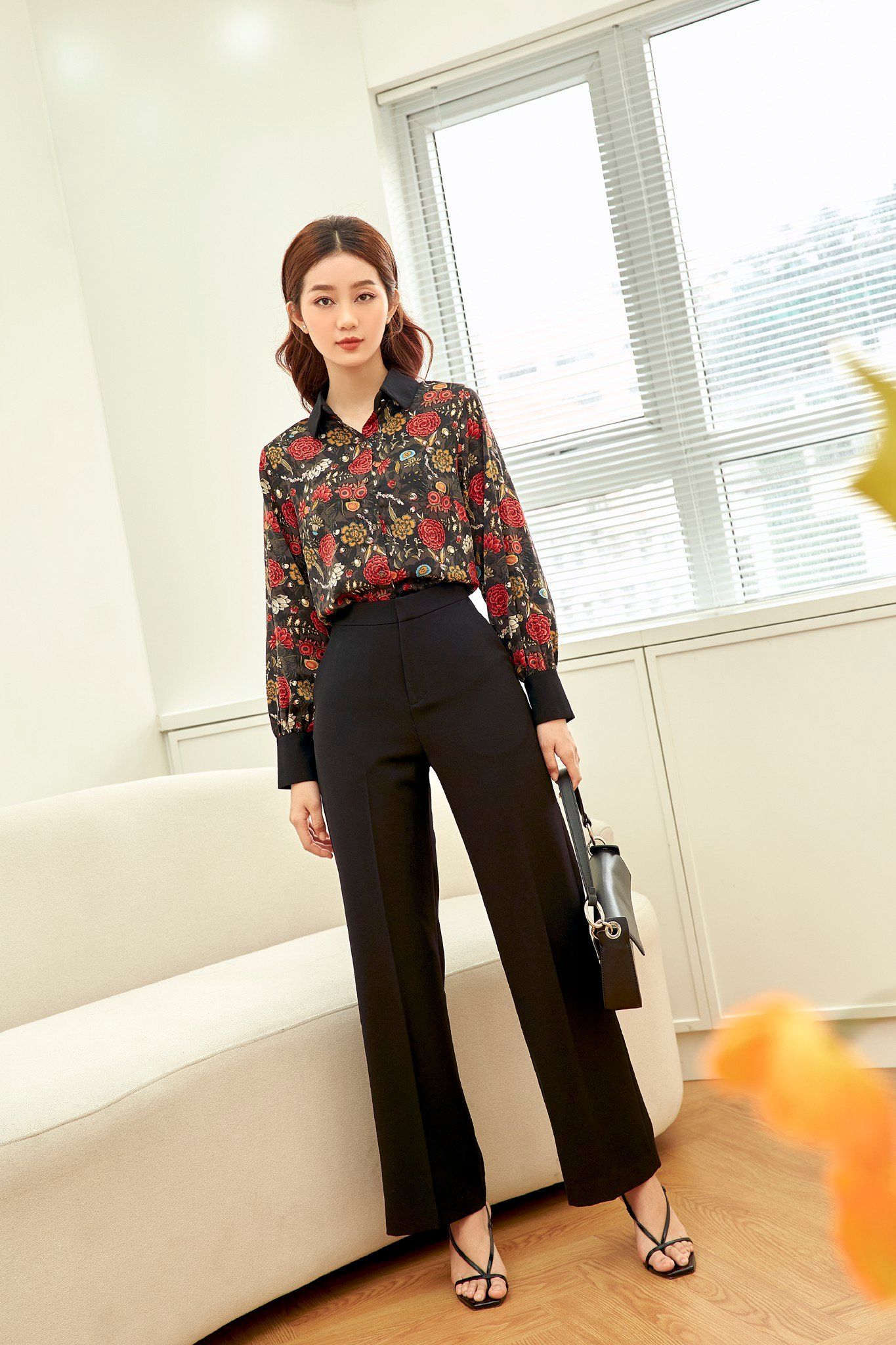 Áo Sơ Mi Lụa Tuyết Đen Lisa
