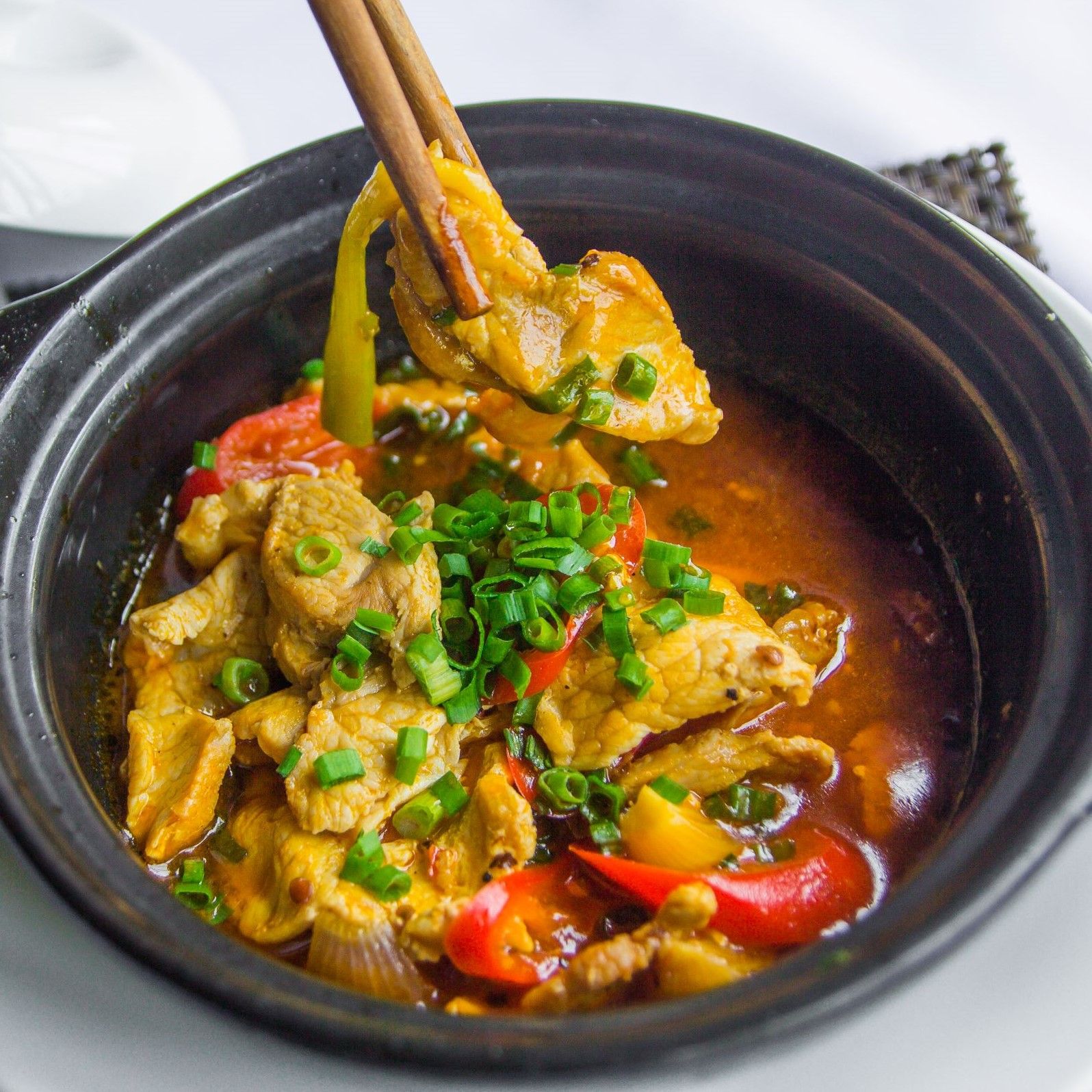  Braised pork in clay pot w\onion, red chilli + rice - Thịt Heo Kho Tộ + Cơm 