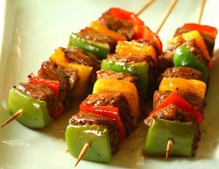 GRILLED AMERICAN BEEF WRAPPED IN BACON WITH CREAM SAUCE - Bò Mỹ cuộn bacon sốt kem