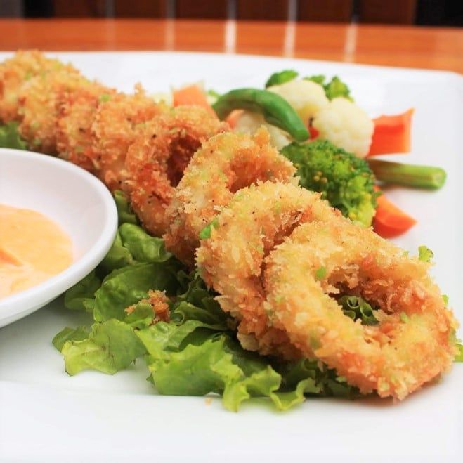  Calamari alla Romana - Mực Lăn Bột Chiên Giòn + Rau Đậu Luộc 