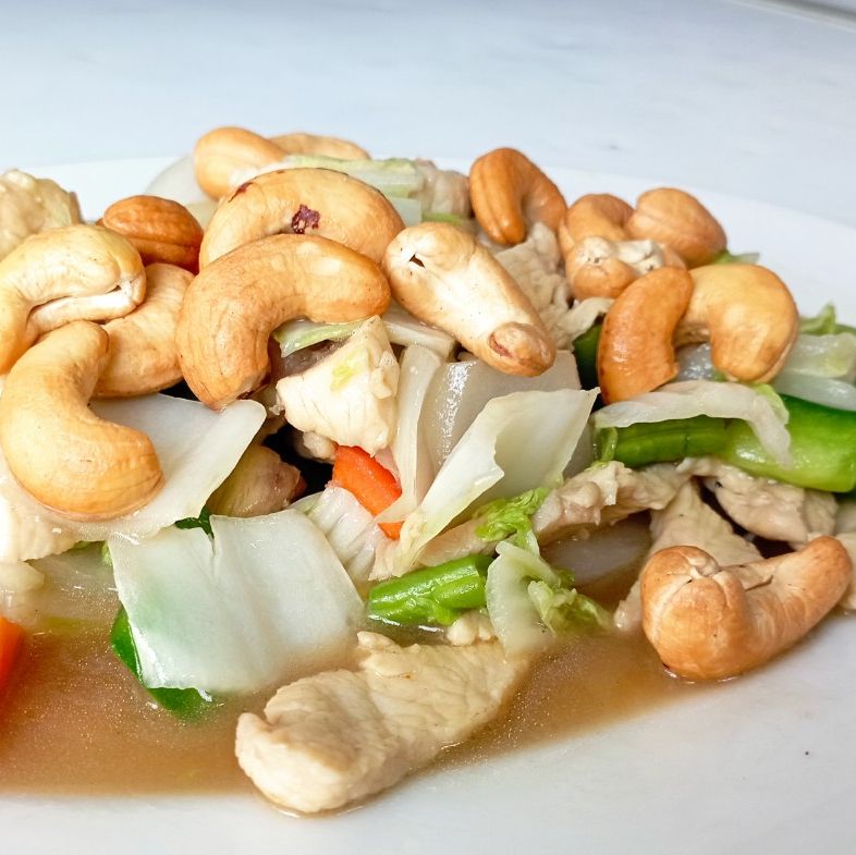 Fried chicken w/sauteed vegetables & casshew nuts + rice - Gà xào Rau Củ Quả + Cơm
