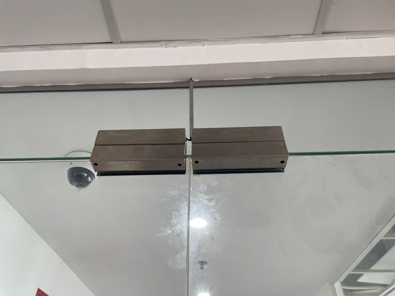 Bal Trên Dưới Khóa Chốt Thả Dùng cho Kính Cường lực (Bat EBL300)