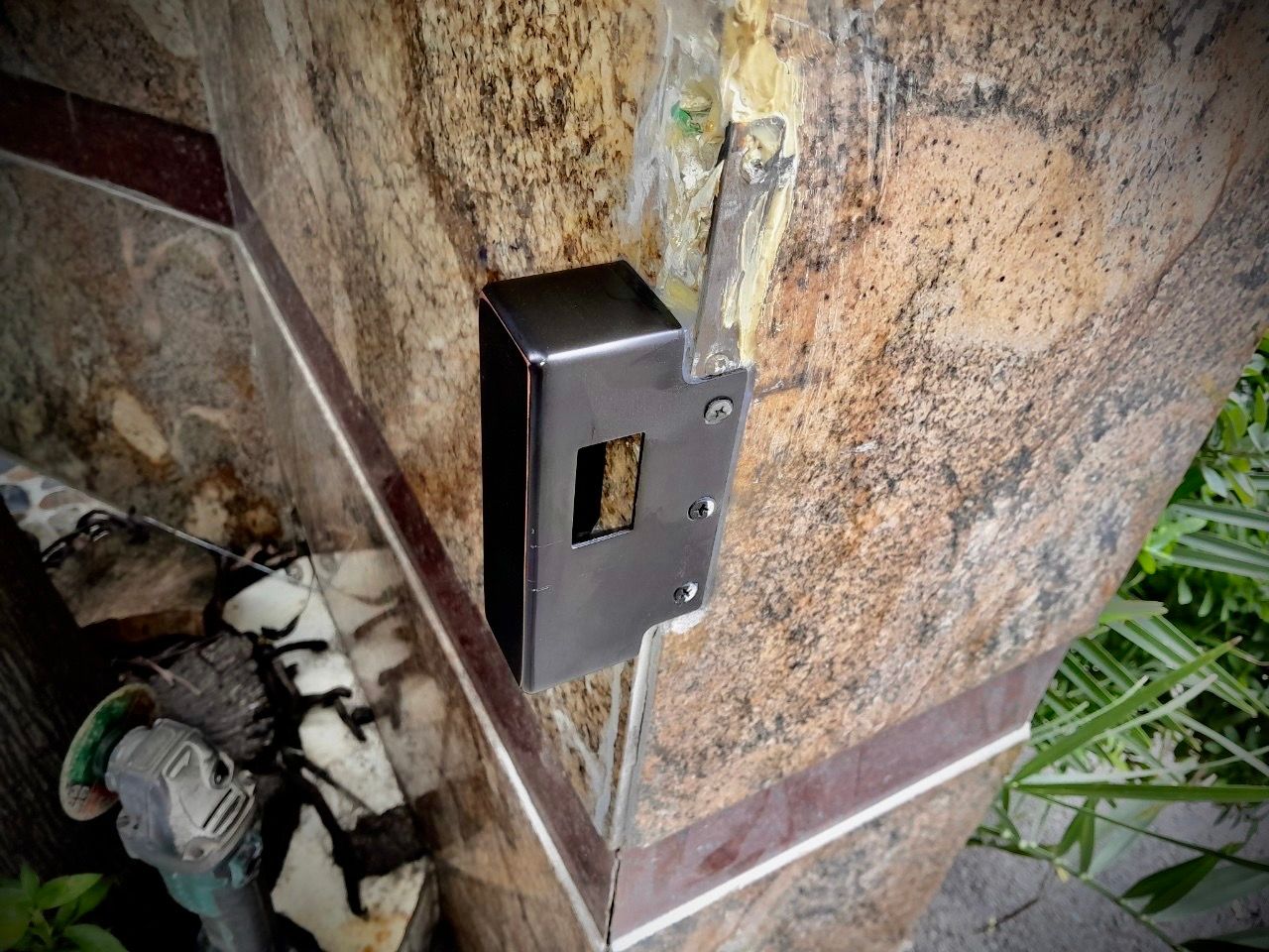 Khoá cổng Pin 02 vân tay HPS- P22 DF
