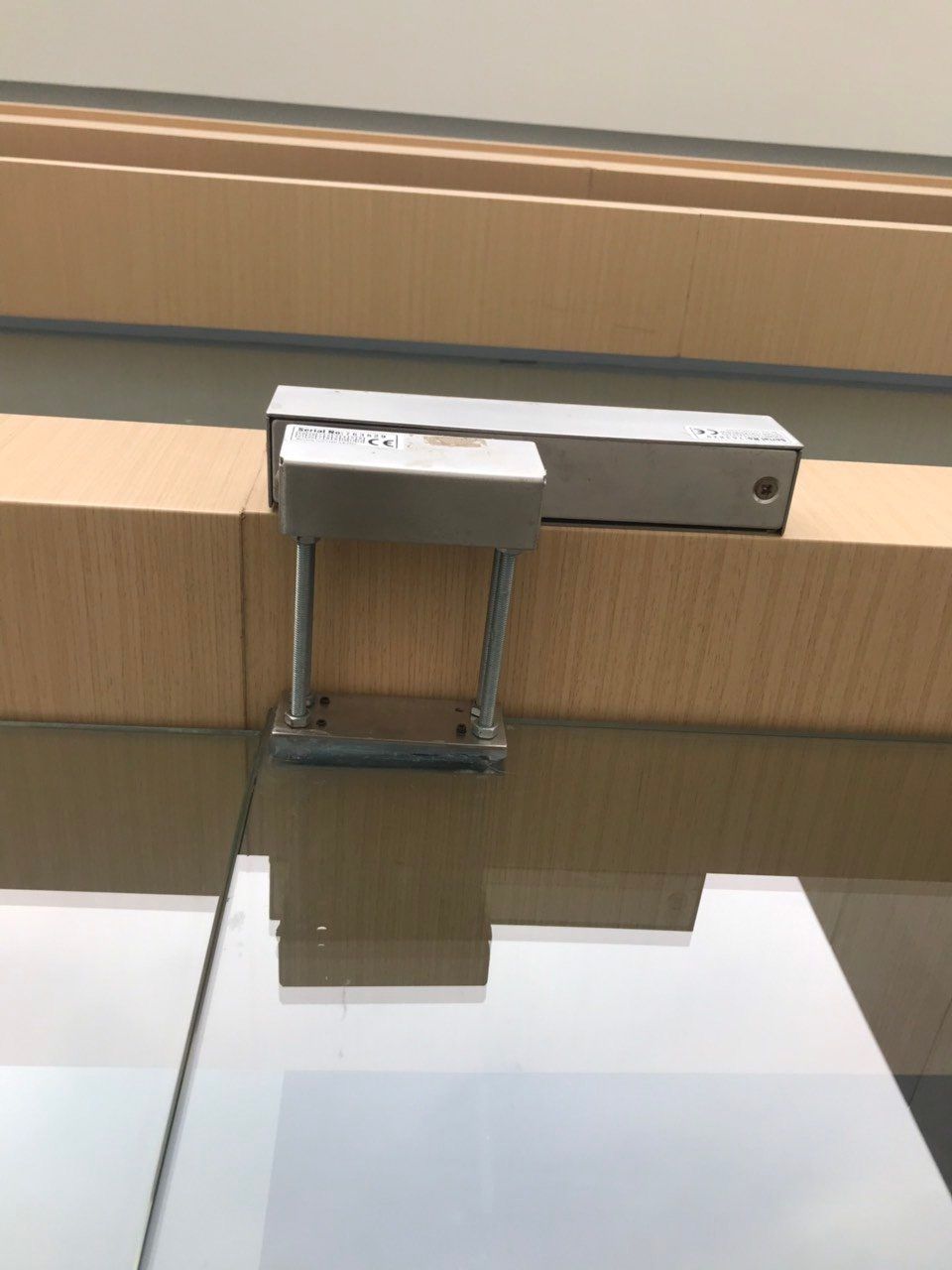 Bát Trên Dưới Cho Khóa Chốt Thả Dùng Cho Cửa Sắt - Nhôm - Gỗ (Bat EBL 300)