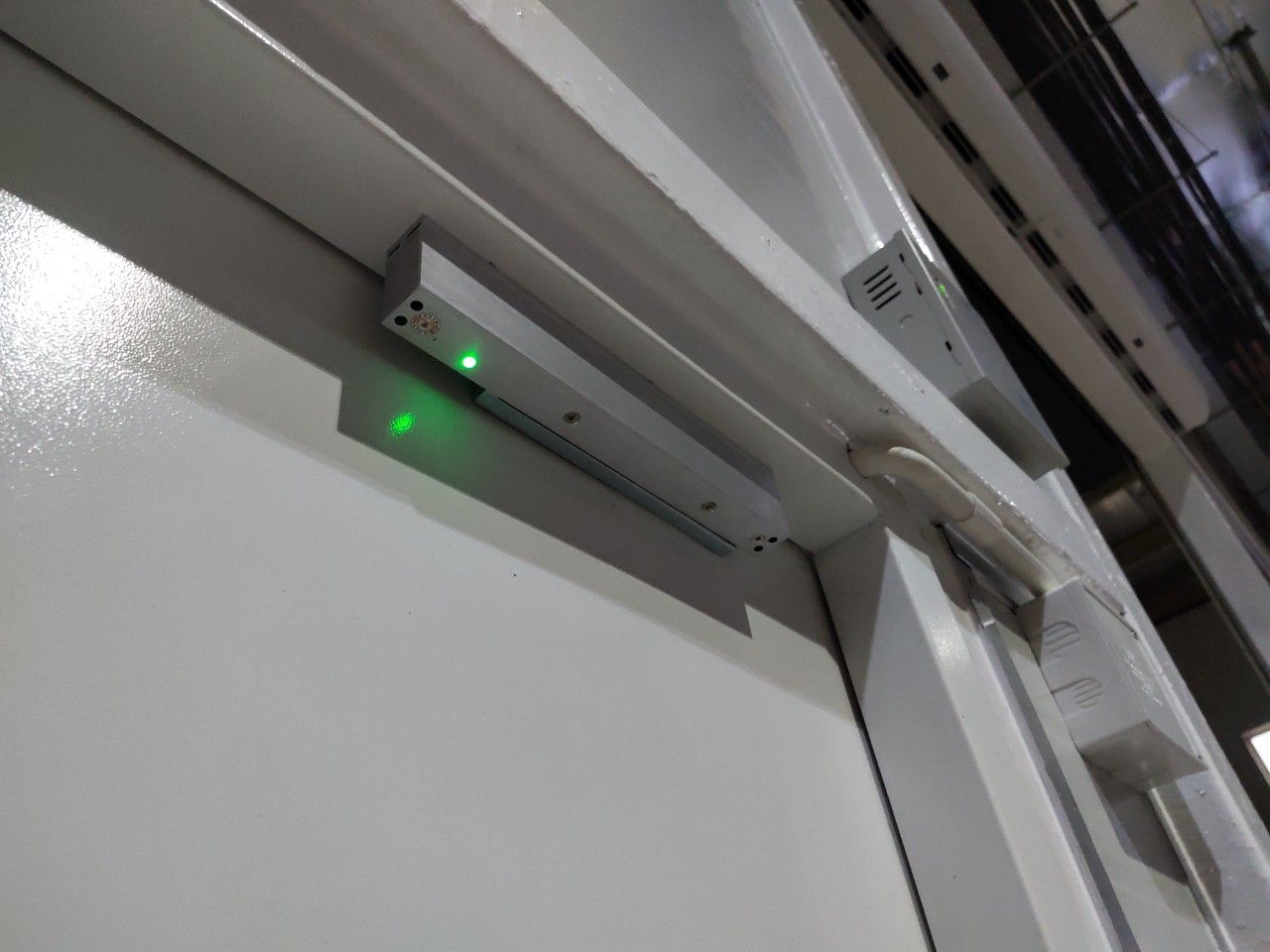 Bộ Khóa Từ Hút Vân Tay HPS- EMLPLUS ( F19P3)