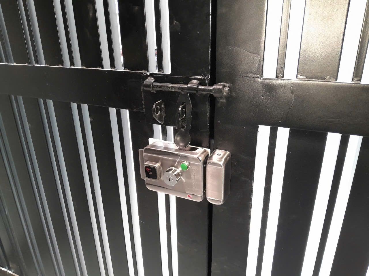 Khóa CổngThẻ Từ Ngoài trời INOX HPS - SLIH -Exit (Có tay cầm, Có Nút Nhấn Exit)