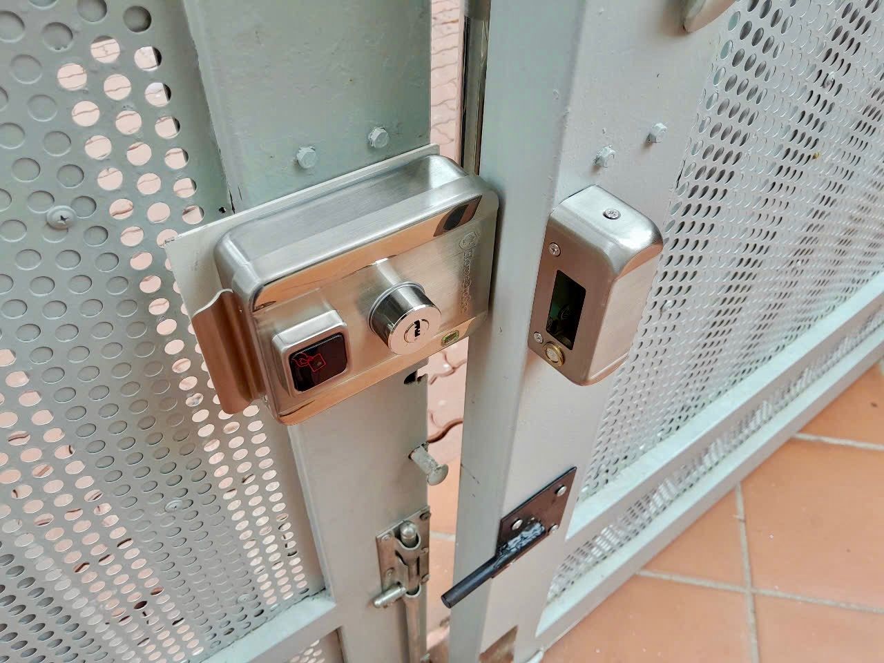 Khóa CổngThẻ Từ Ngoài trời INOX HPS - SLiH - (INOX, có tay cầm)