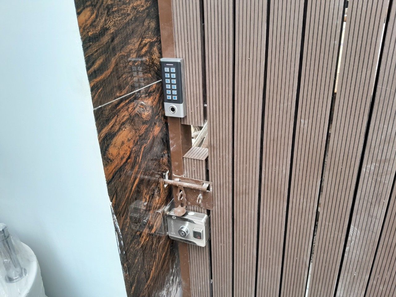 Bộ khóa cổng vân tay inox mở cửa từ xa qua đt HPS- SLIPLUS ( KF1P3 - G2bit)