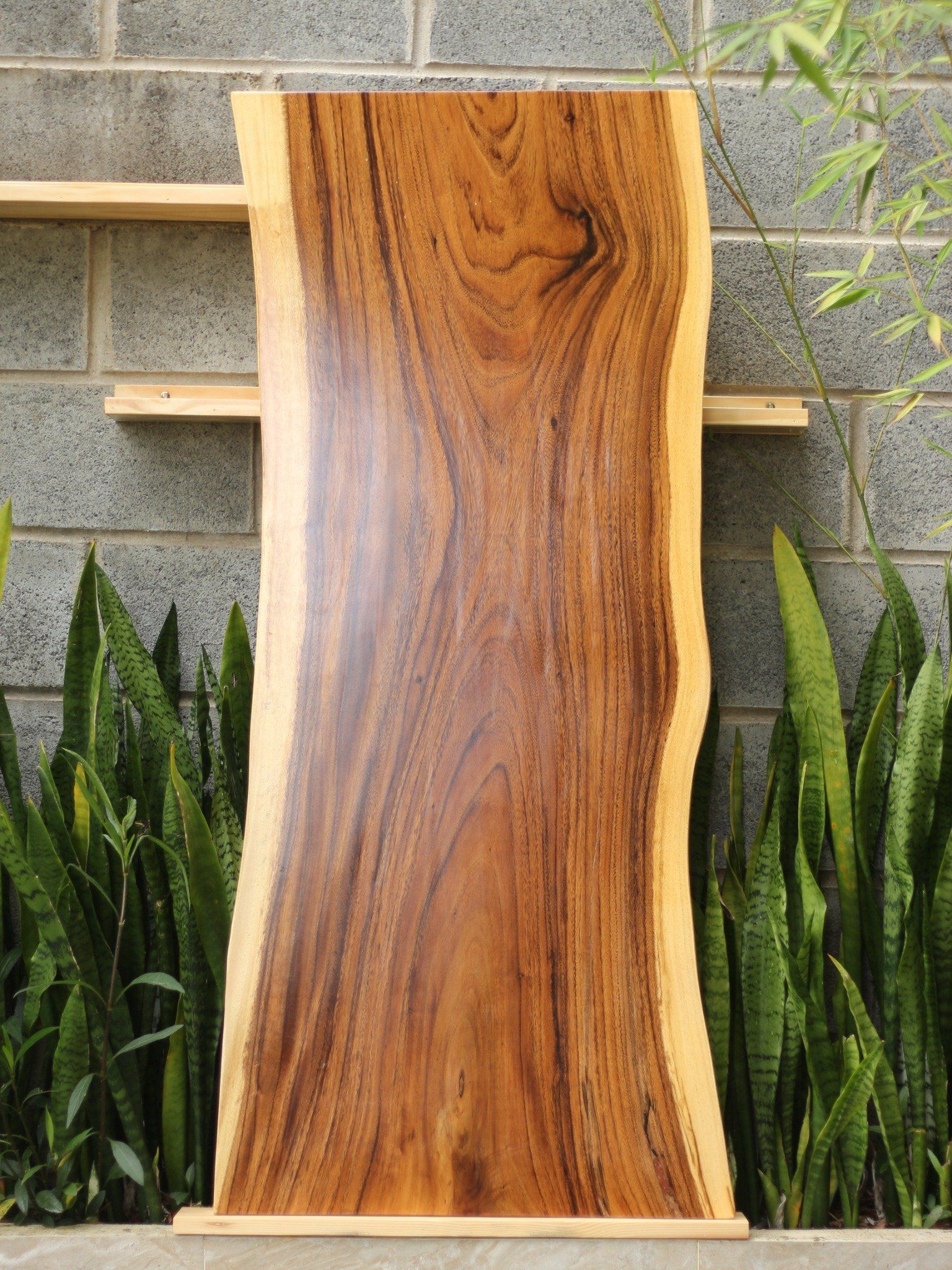 BÀN GỖ ME TÂY 140 x 64-55,5-59 x 5 cm