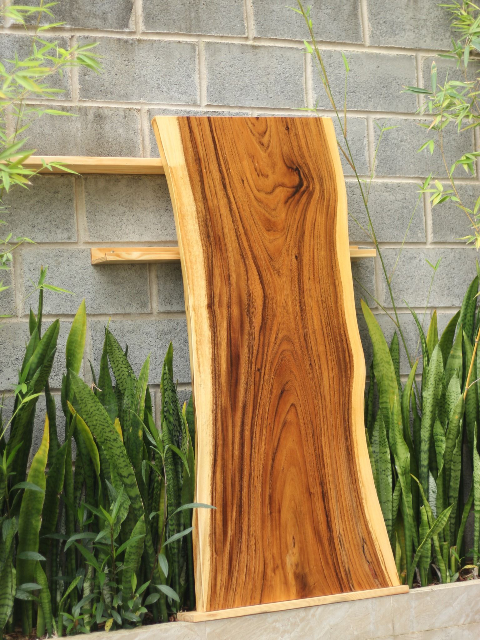 BÀN GỖ ME TÂY 140 x 64-55,5-59 x 5 cm