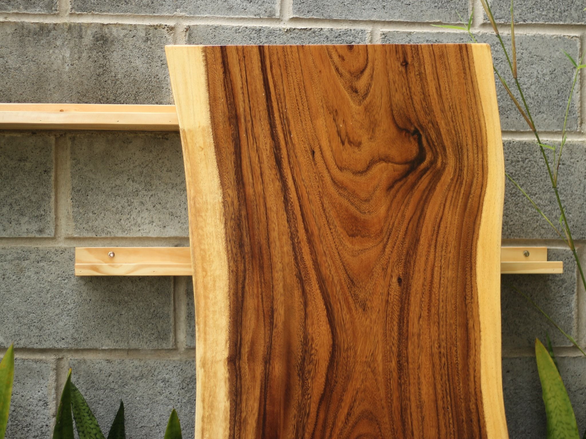 BÀN GỖ ME TÂY 140 x 64-55,5-59 x 5 cm