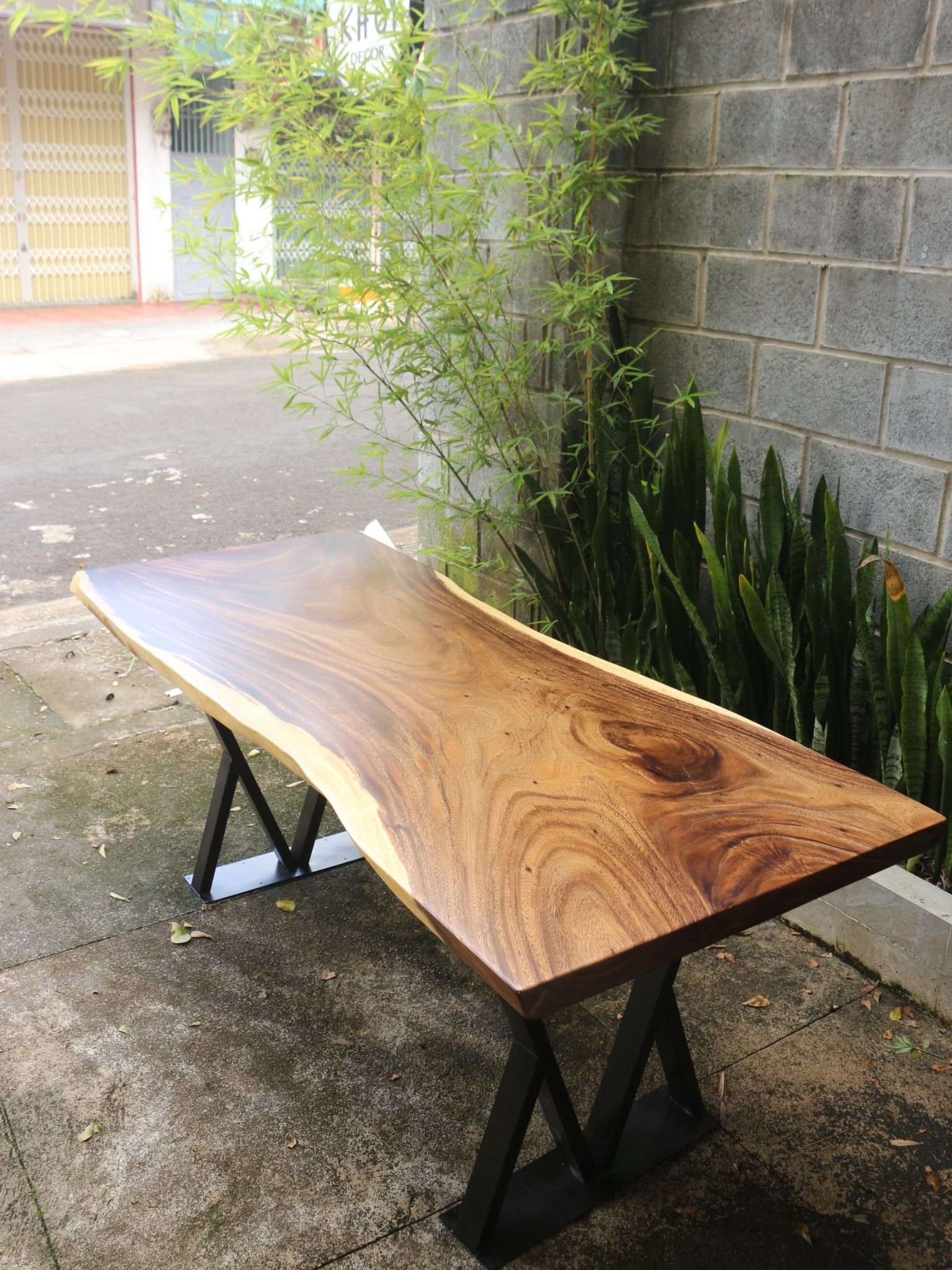 BÀN GỖ ME TÂY 200 x 72-80 x 5 cm