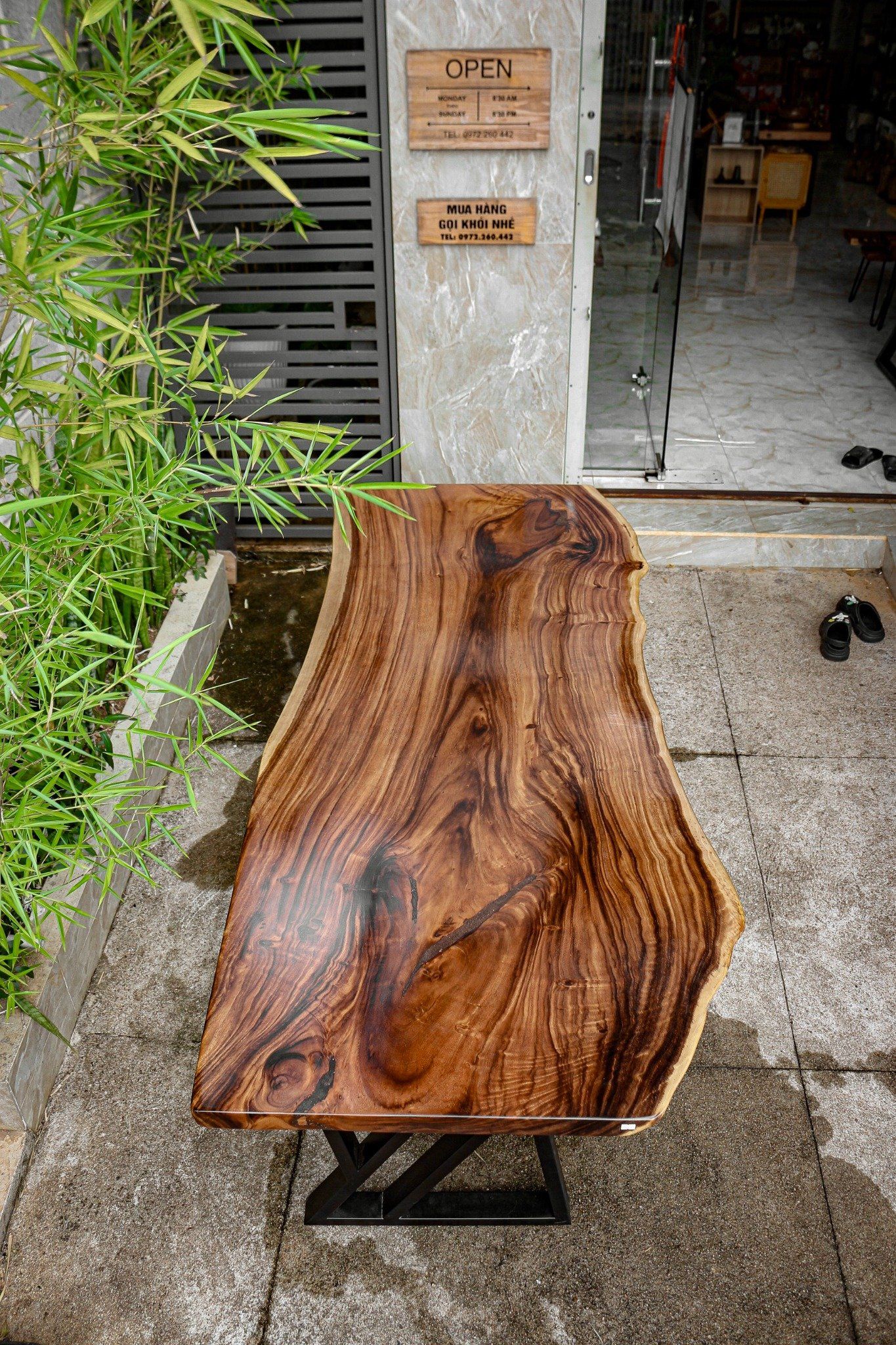 BÀN GỖ ME TÂY 200 x 73-93-79 x 5 cm