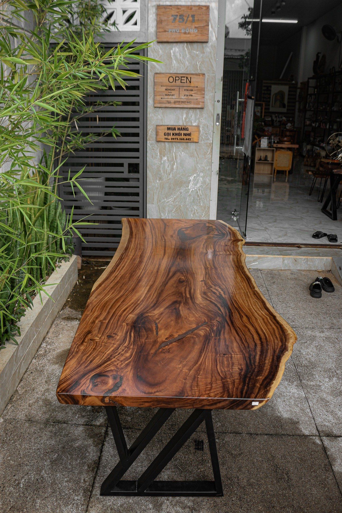 BÀN GỖ ME TÂY 200 x 73-93-79 x 5 cm