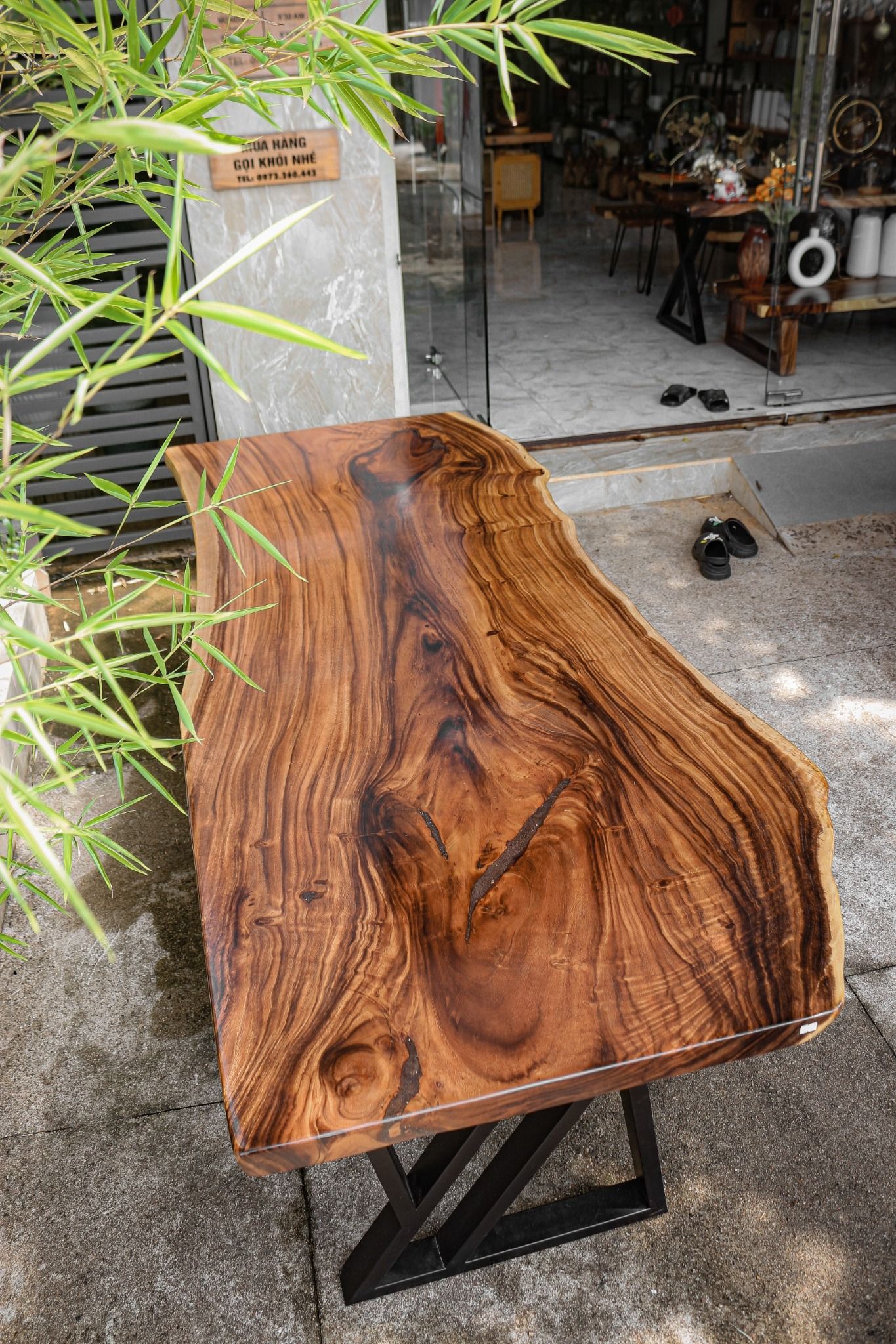 BÀN GỖ ME TÂY 200 x 73-93-79 x 5 cm