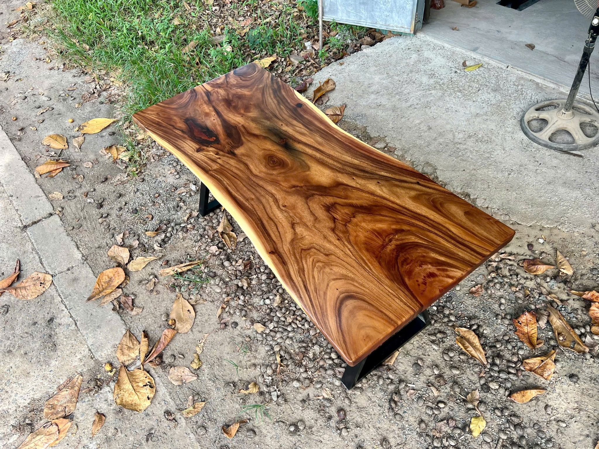 BÀN GỖ ME TÂY 180 x 79-72-83 x 5 cm