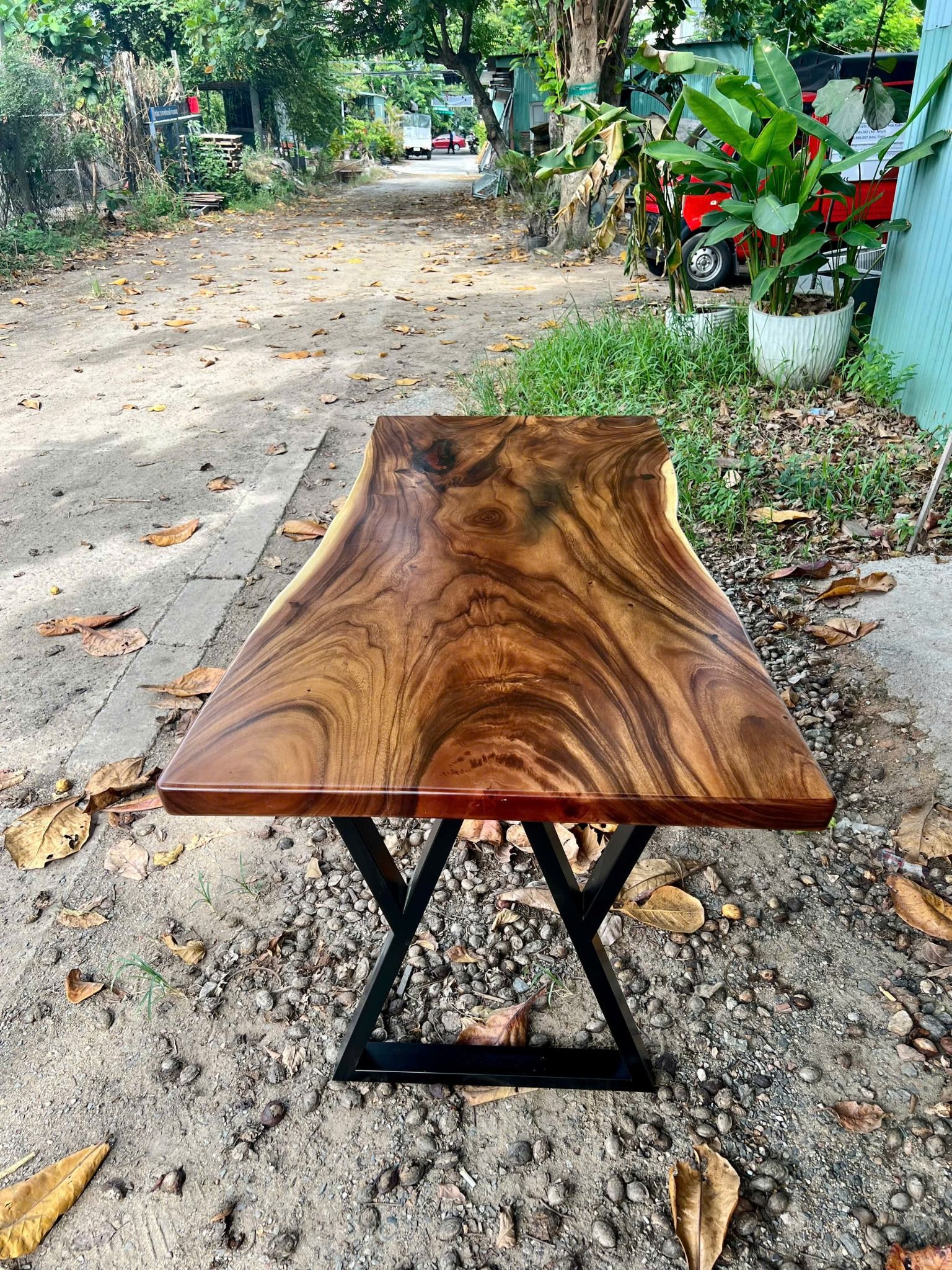 BÀN GỖ ME TÂY 180 x 79-72-83 x 5 cm