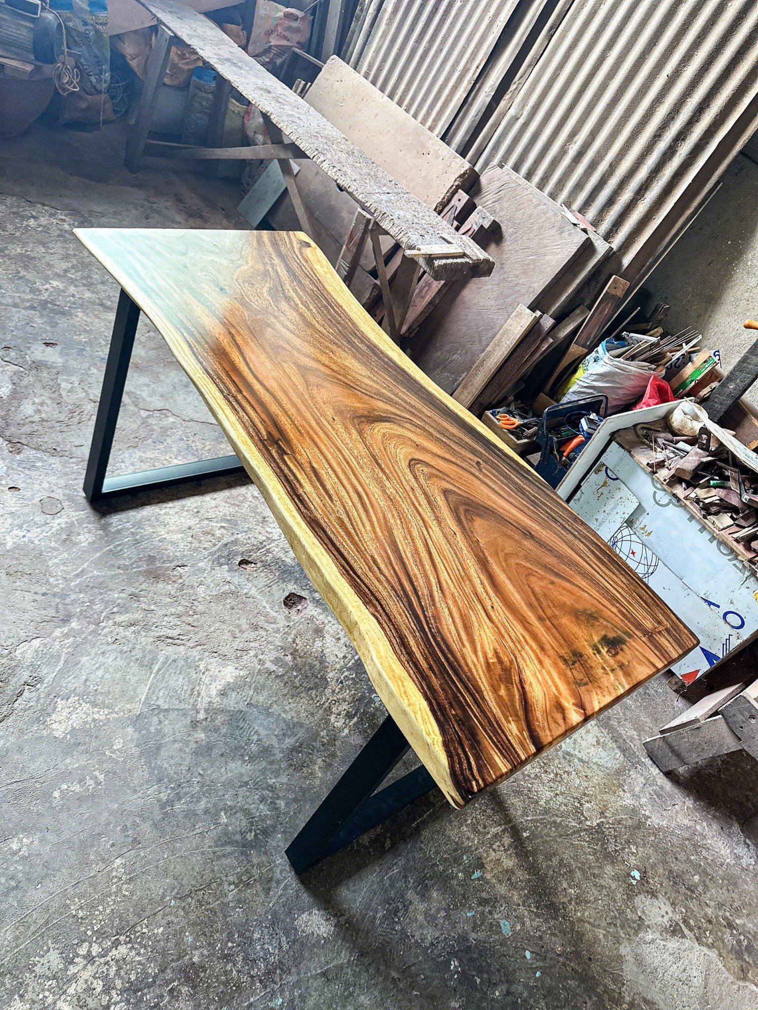 BÀN GỖ ME TÂY 150 x 57-65 x 5 cm