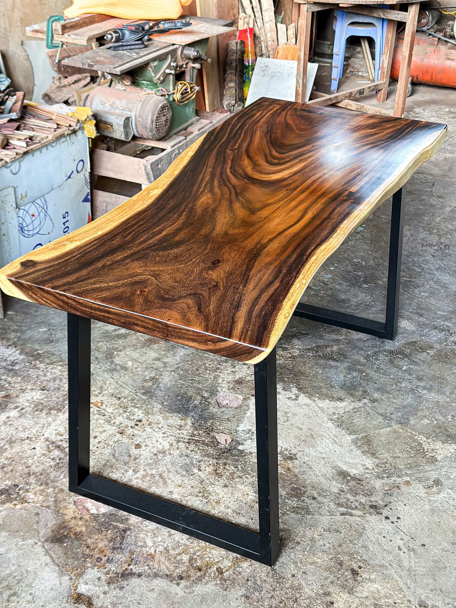 BÀN GỖ ME TÂY 150 x 57-65 x 5 cm