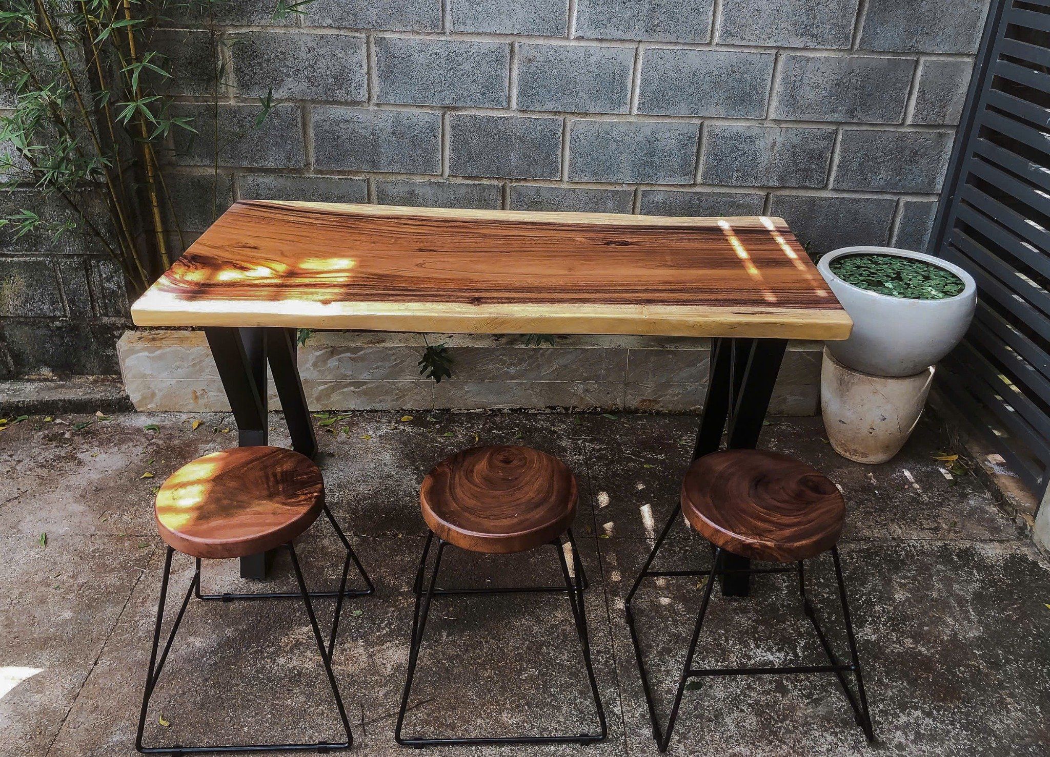 BÀN GỖ ME TÂY 140 x 63-66 x 5 CM