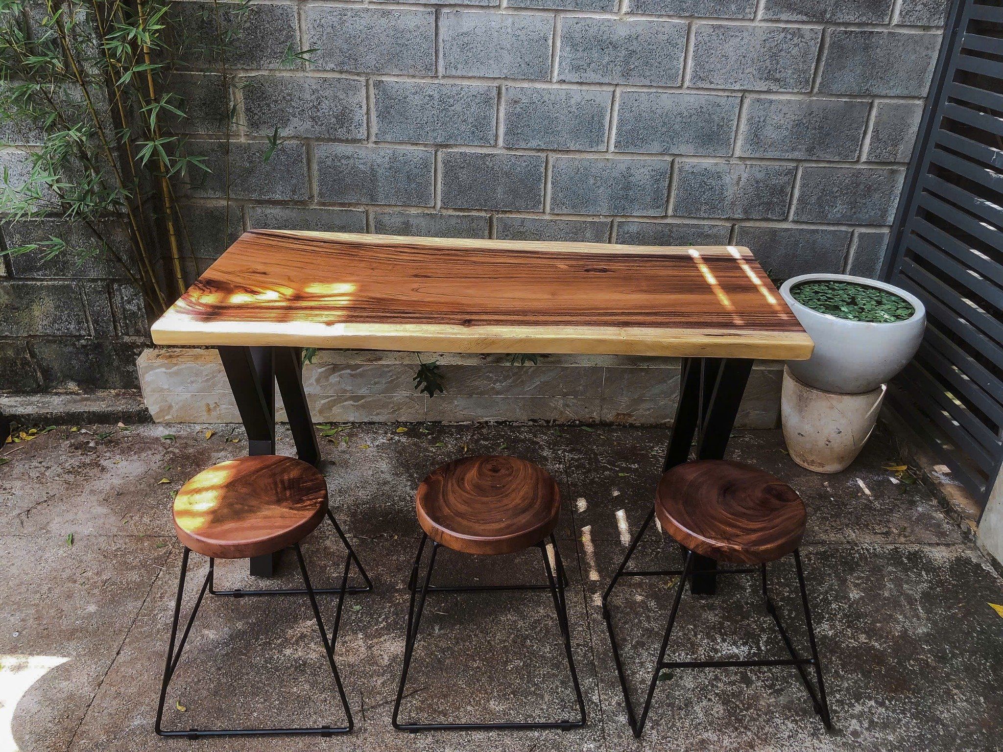 BÀN GỖ ME TÂY 140 x 63-66 x 5 CM